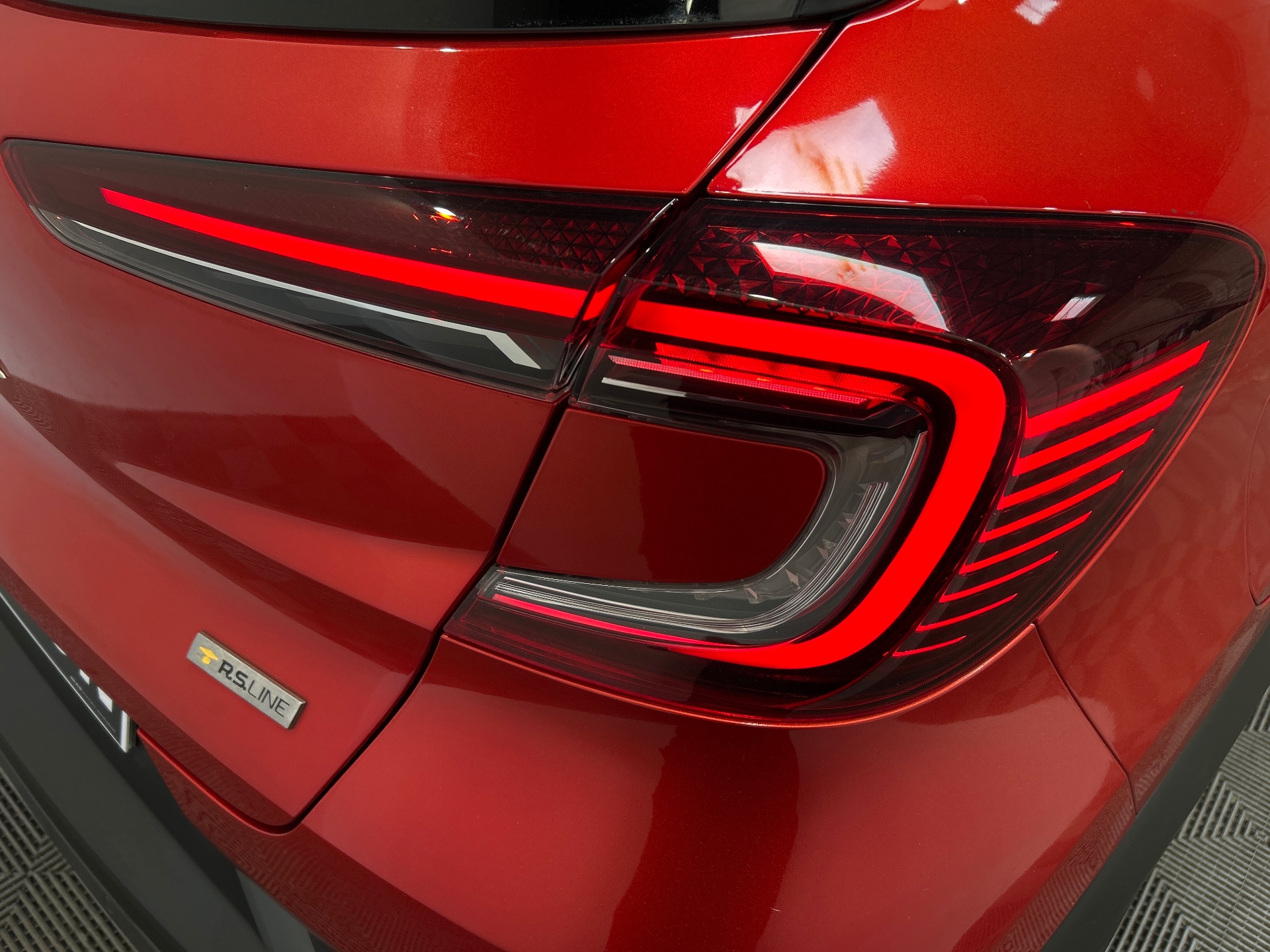 RENAULT CAPTUR TCe 140 - 21 R.S. Line