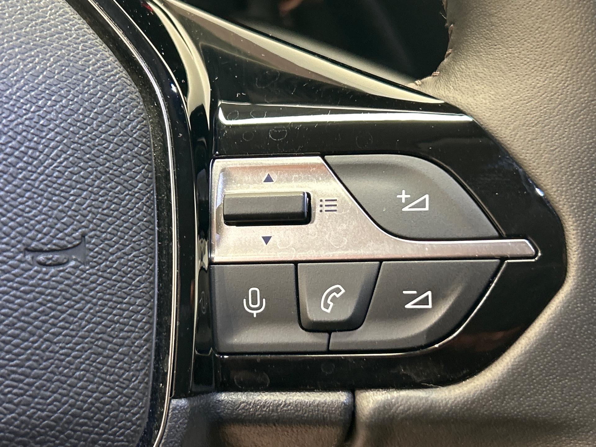 PEUGEOT 308 Berline Allure 130 ch S&S BVM6