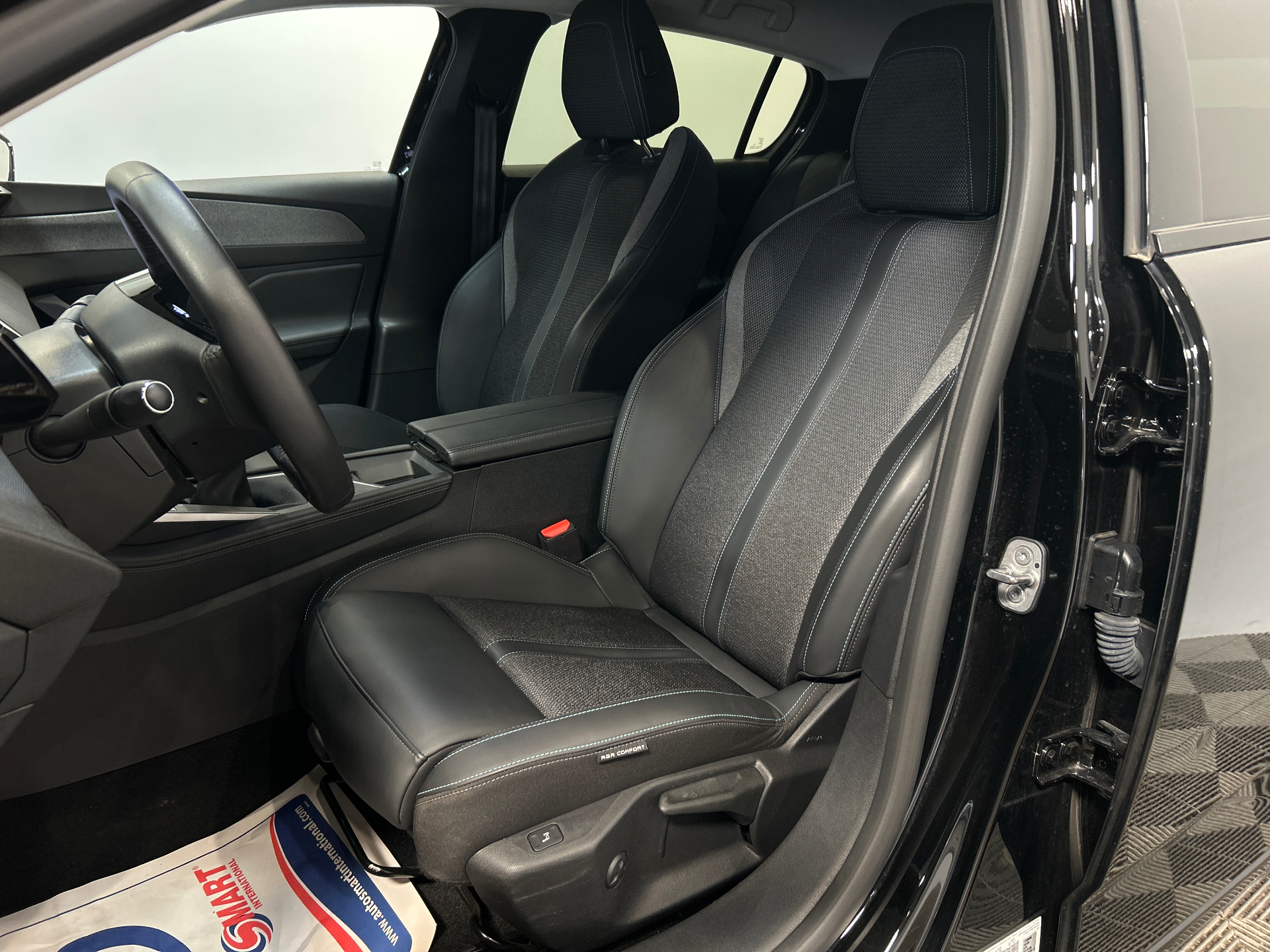 PEUGEOT 308 Berline Allure 130 ch S&S BVM6