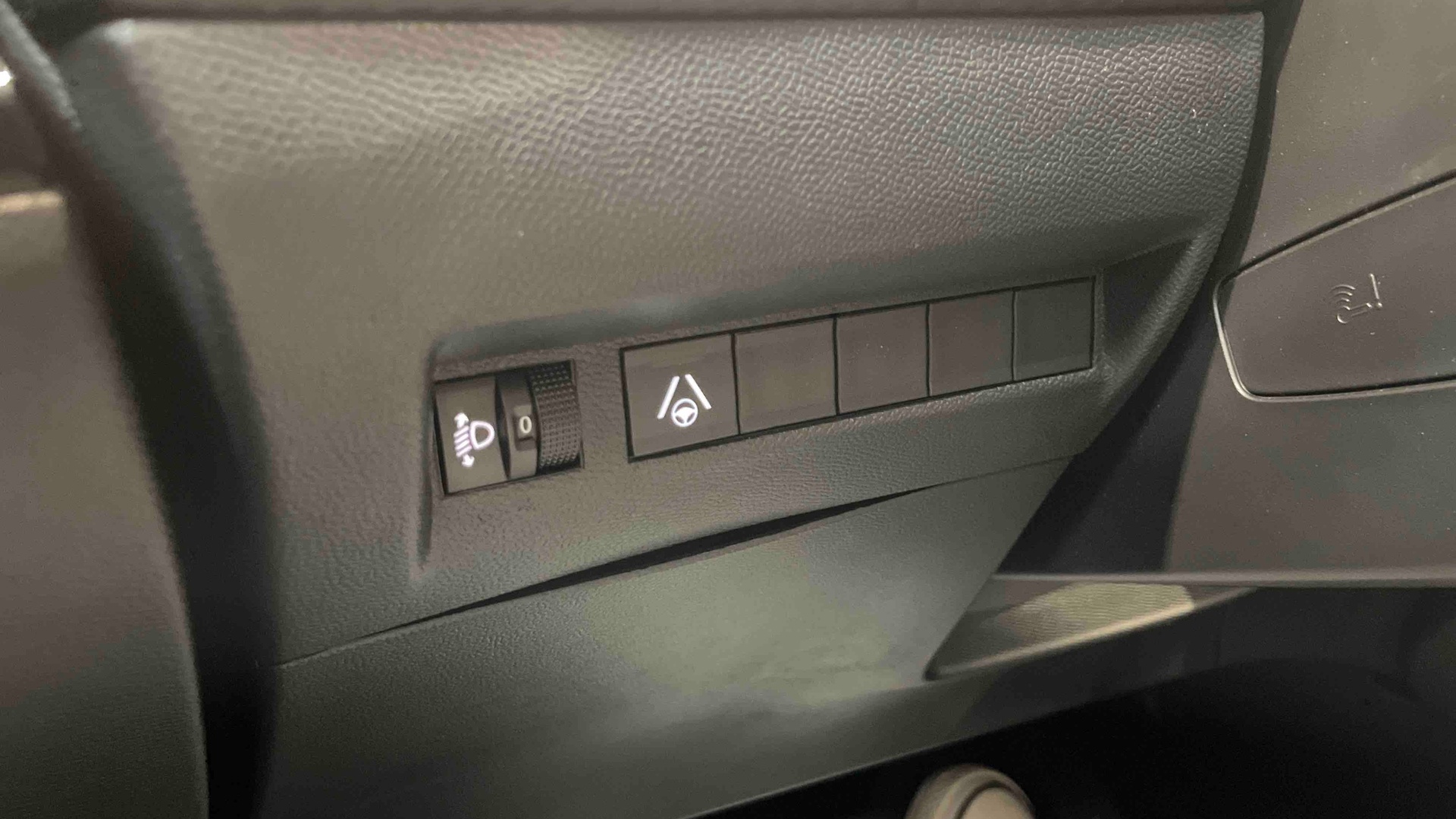 PEUGEOT 2008 Hybrid 145 e-DCS6 Allure