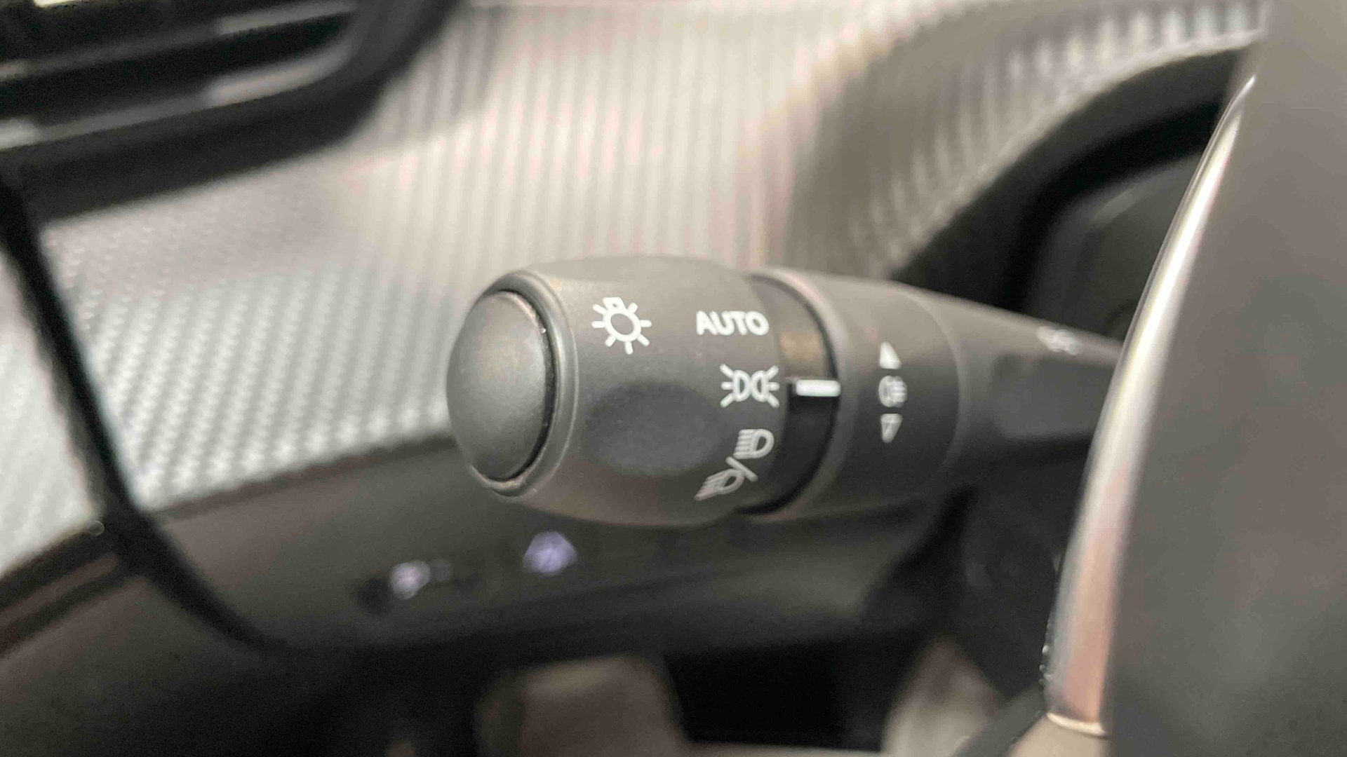 PEUGEOT 2008 Hybrid 145 e-DCS6 Allure