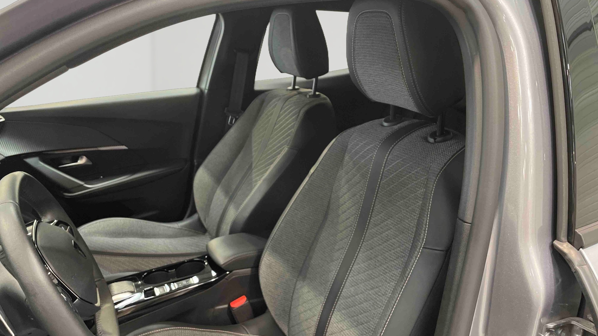 PEUGEOT 2008 Hybrid 145 e-DCS6 Allure