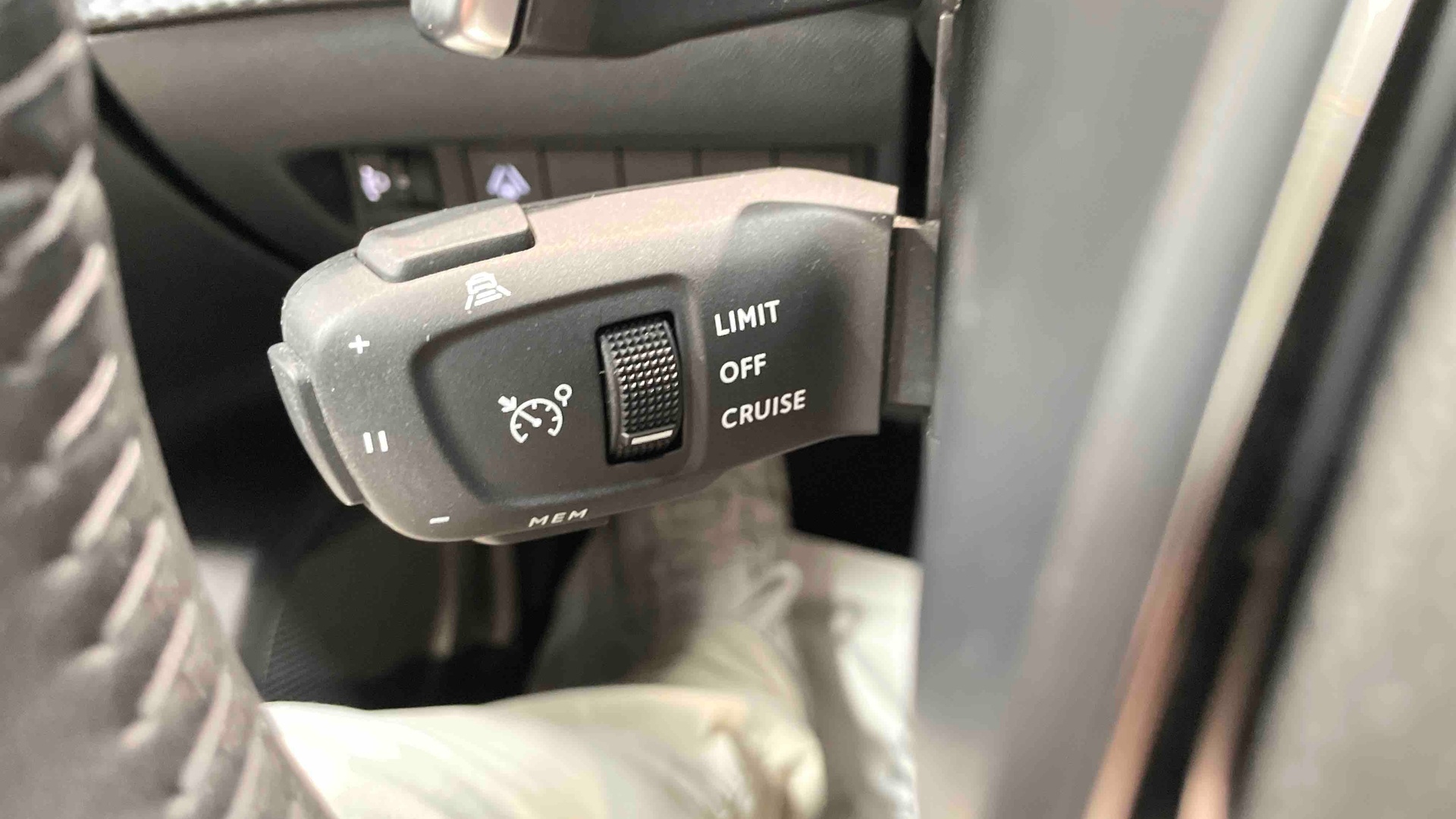 PEUGEOT 2008 Hybrid 145 e-DCS6 Allure