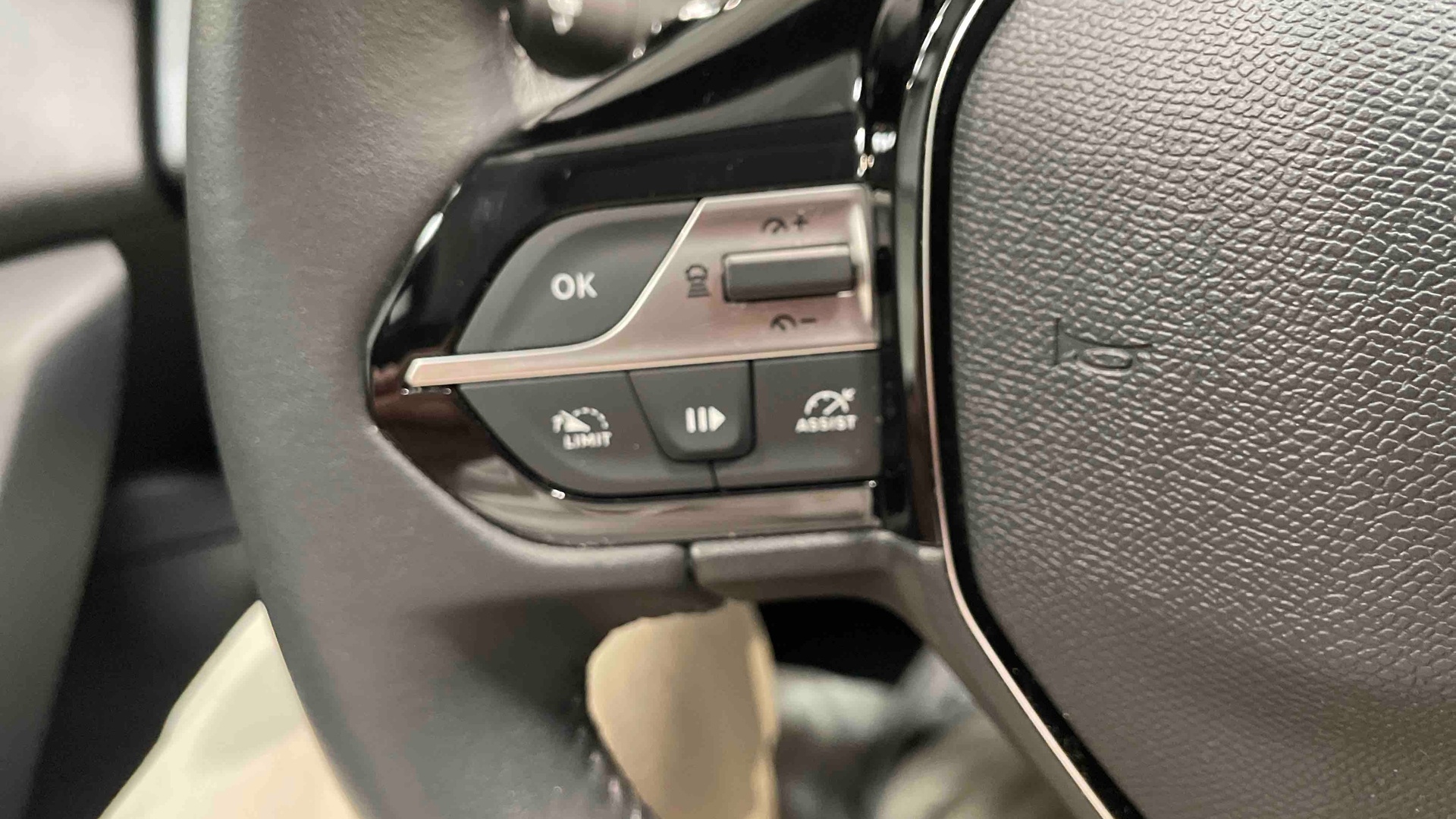 PEUGEOT 308 Hybrid 136 e-DCS6 Allure