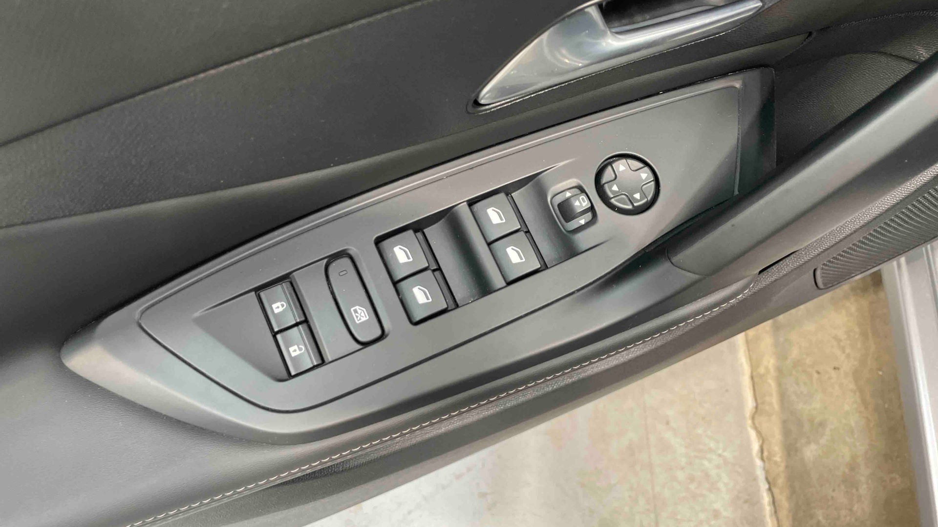 PEUGEOT 308 Hybrid 136 e-DCS6 Allure