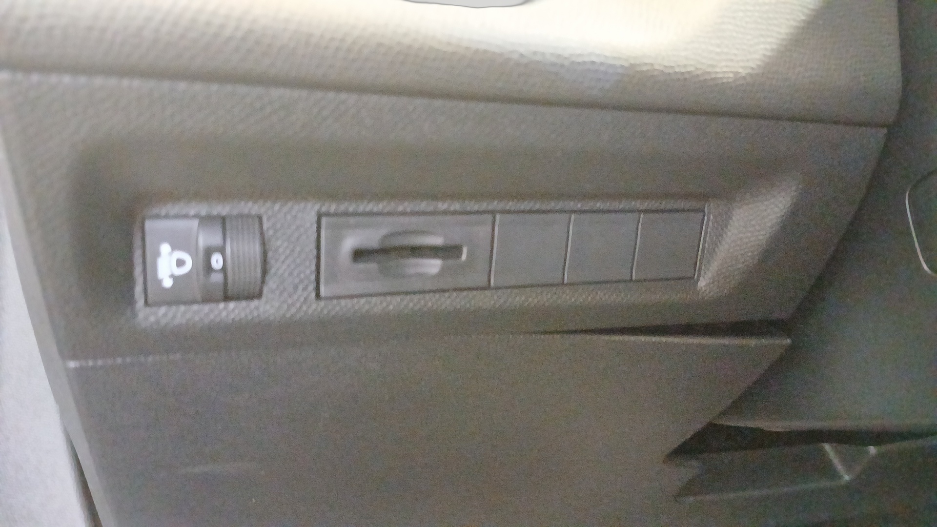 PEUGEOT 408 Allure Hybrid 145 ch e-DCS6