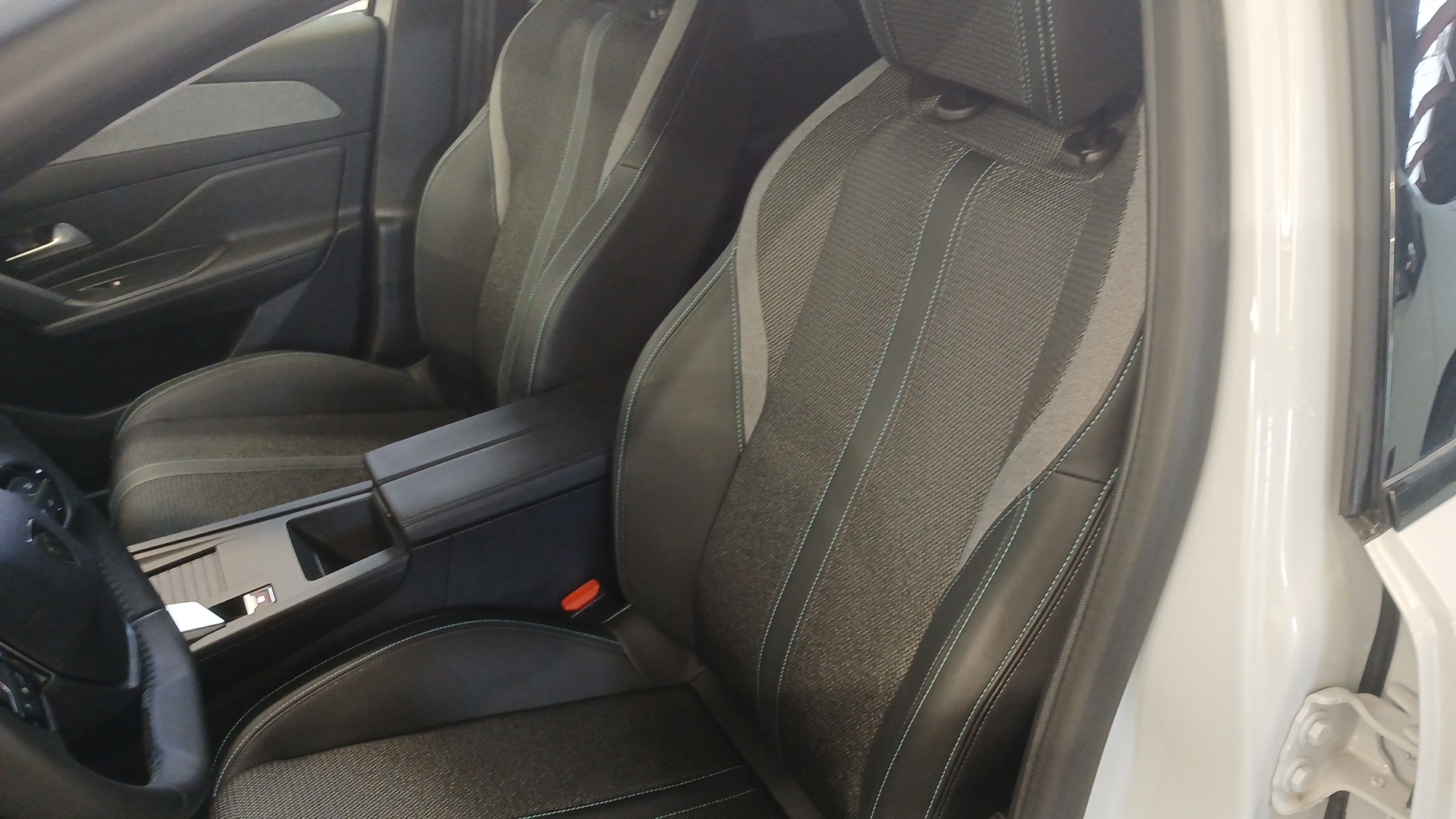 PEUGEOT 408 Allure Hybrid 145 ch e-DCS6