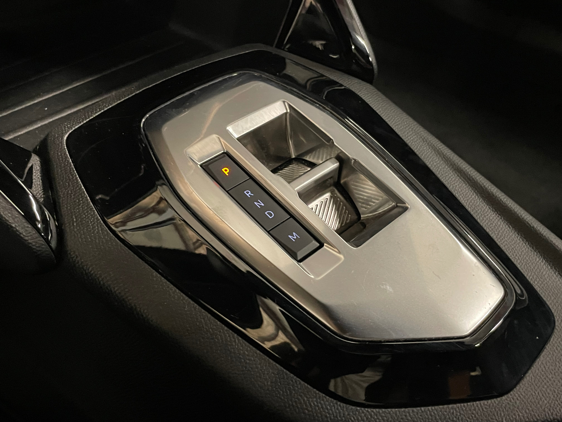 PEUGEOT 2008 Hybrid 145 e-DCS6 Style