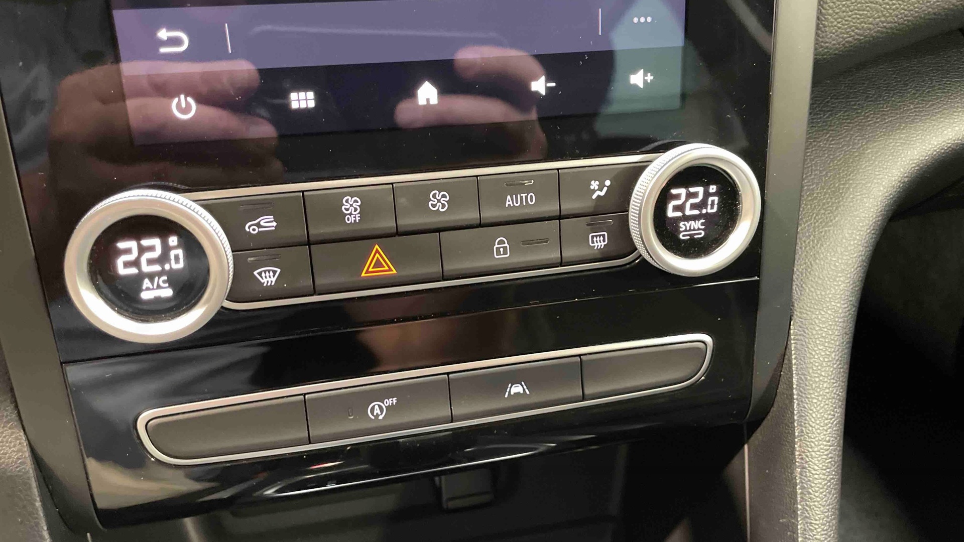 RENAULT MEGANE IV BERLINE TCe 140 EDC Techno