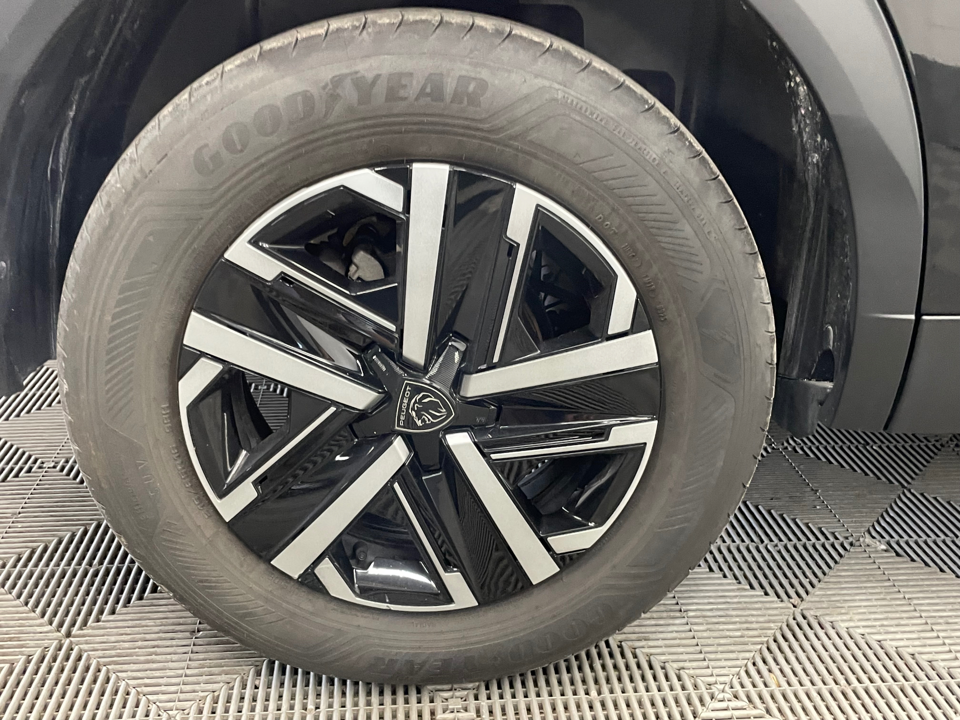 PEUGEOT 2008 Hybrid 145 e-DCS6 Style