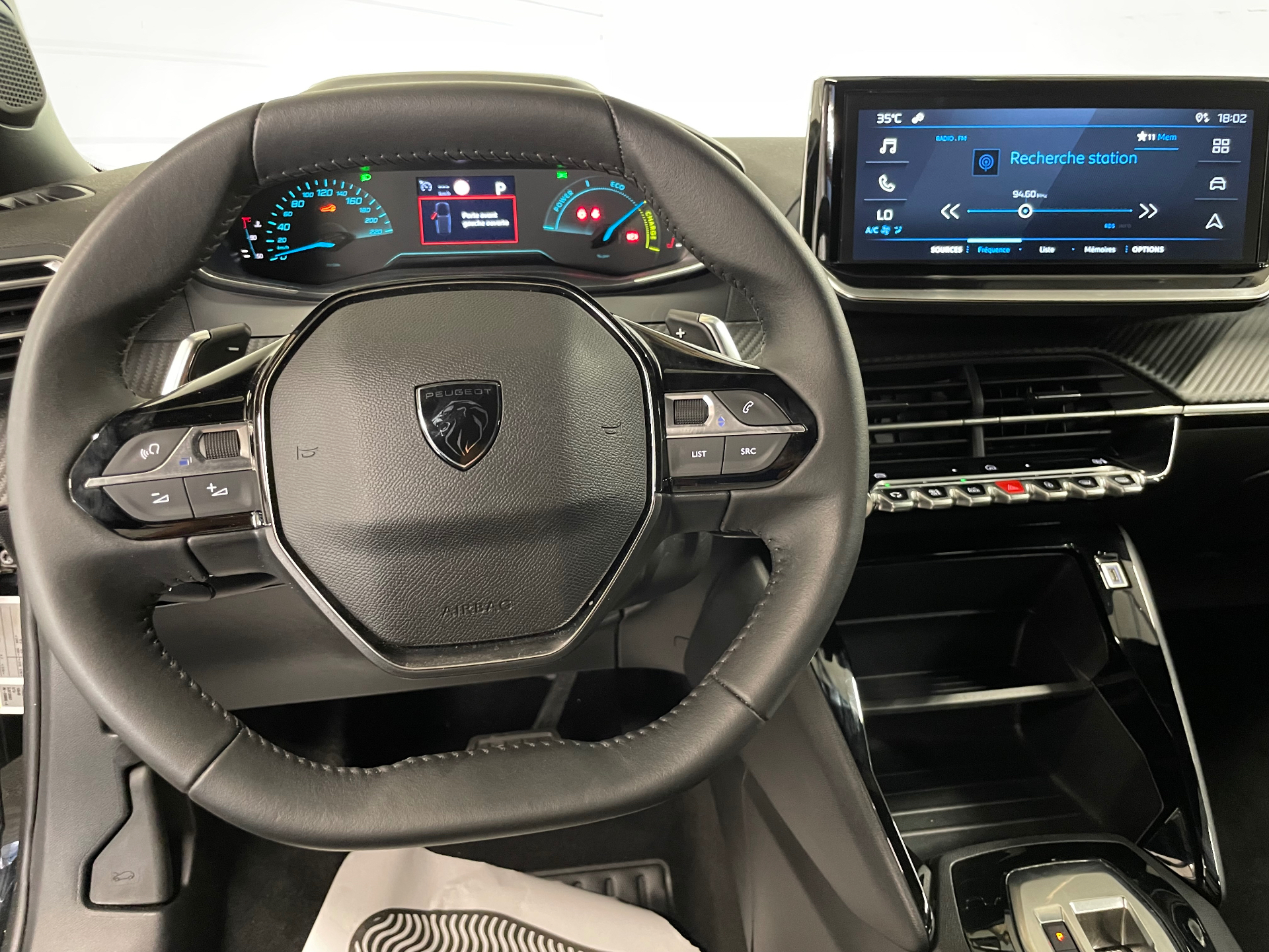 PEUGEOT 2008 Hybrid 145 e-DCS6 Style