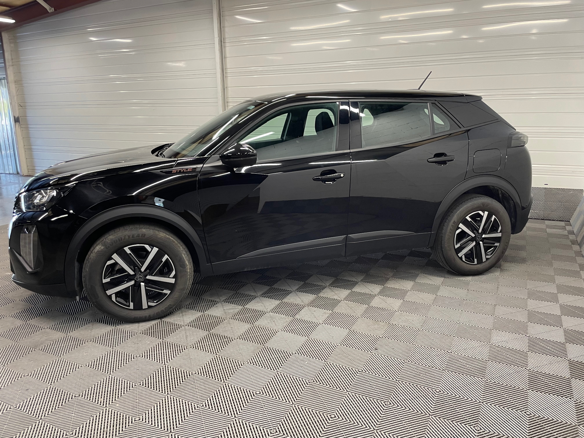 PEUGEOT 2008 Hybrid 145 e-DCS6 Style
