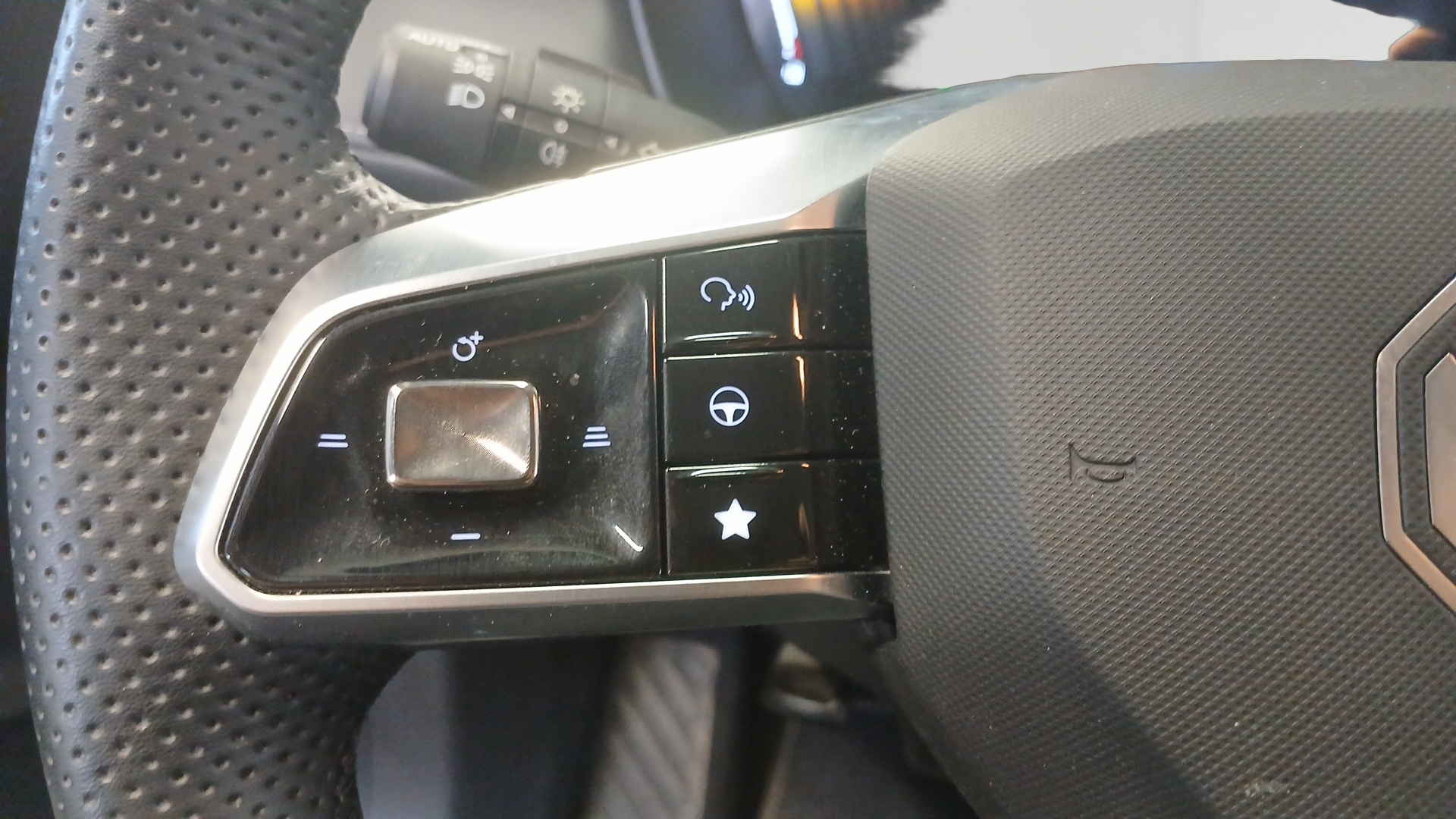 MG ZS 1.5 L Hybrid+ 197 ch Luxury