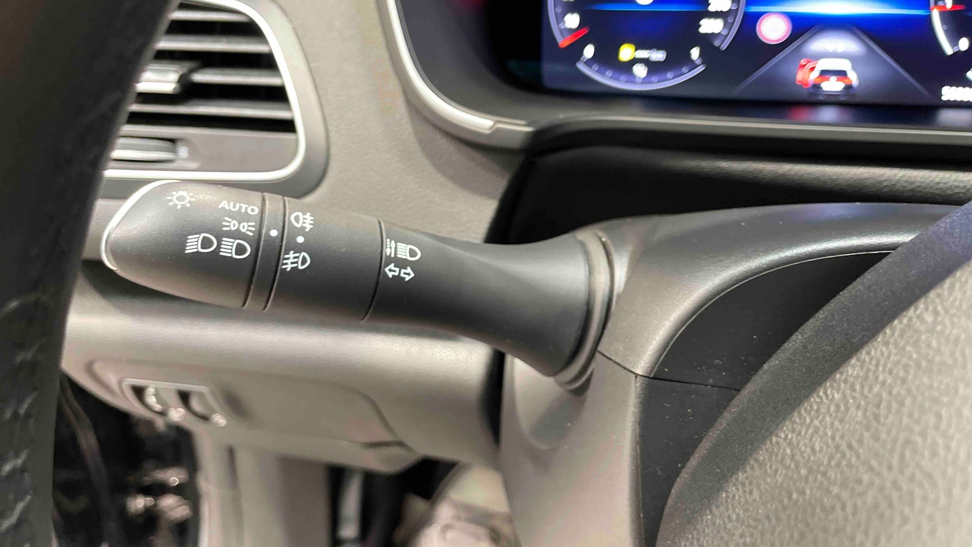 RENAULT MEGANE IV ESTATE TCe 140 EDC Techno