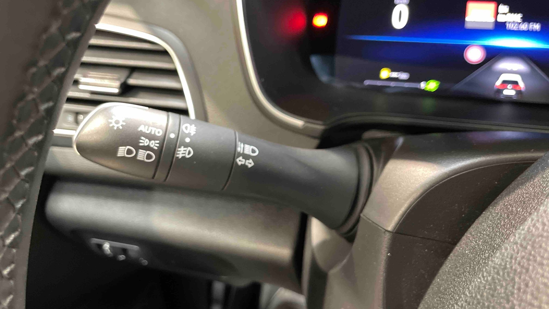 RENAULT MEGANE IV BERLINE TCe 140 EDC Techno