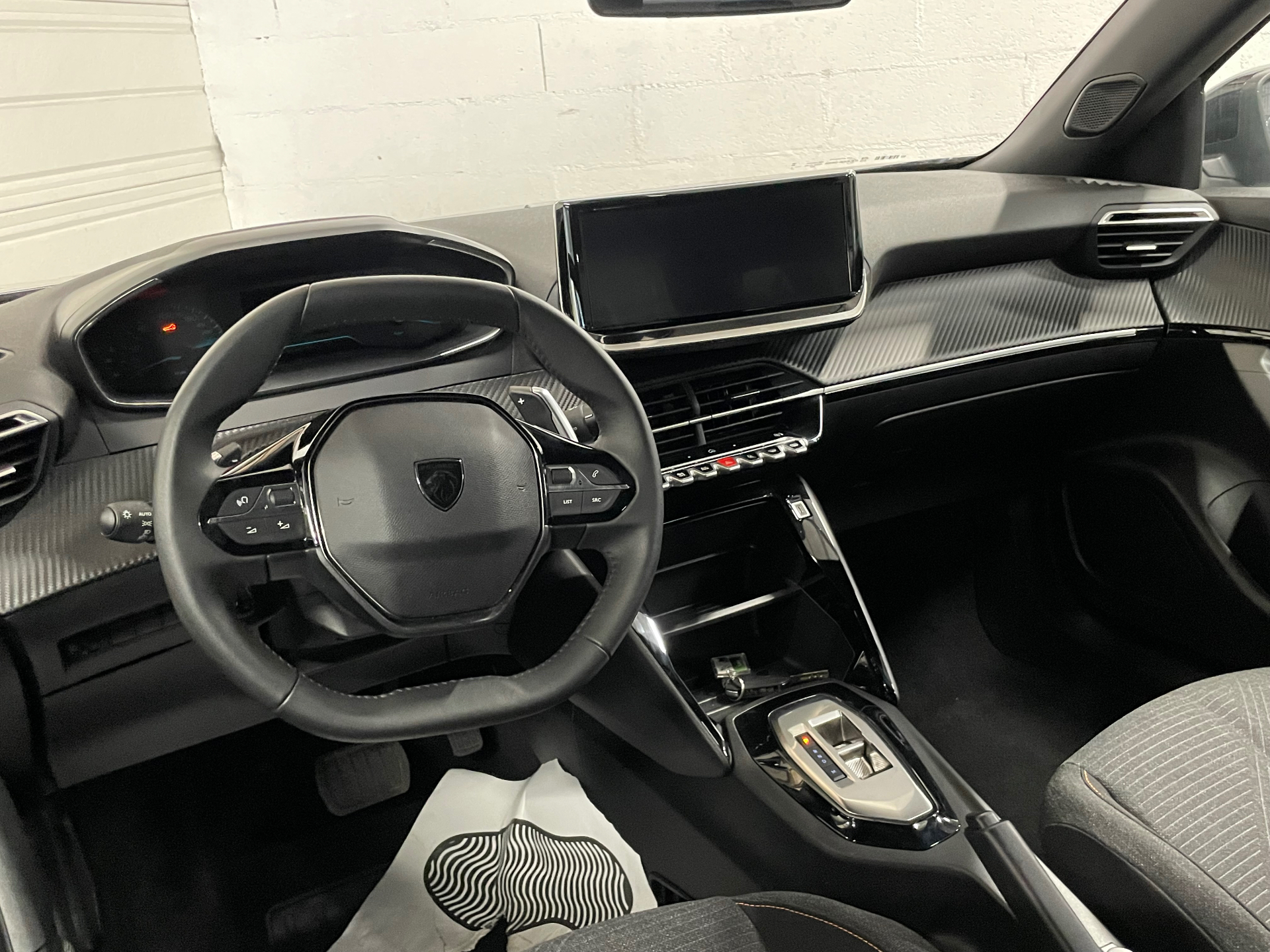 PEUGEOT 2008 Hybrid 145 e-DCS6 Style