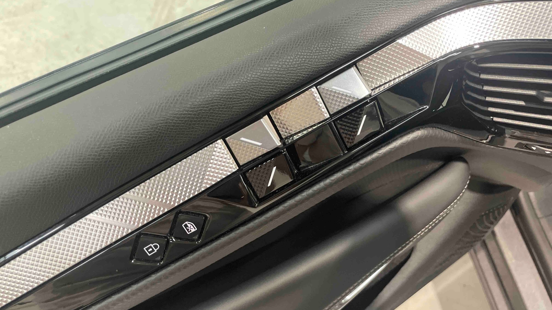 DS DS 4 Hybride E-Tense 225 EAT8 Cross Trocadero - 5P