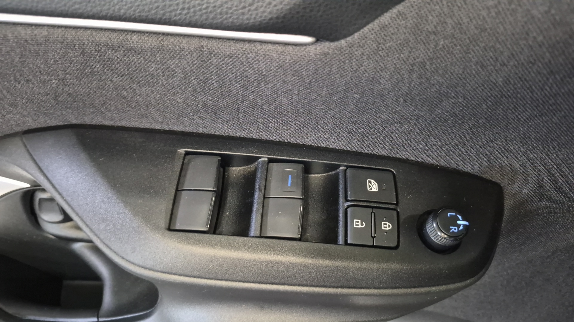 TOYOTA YARIS HYBRIDE AFFAIRES MY21 116H DESIGN