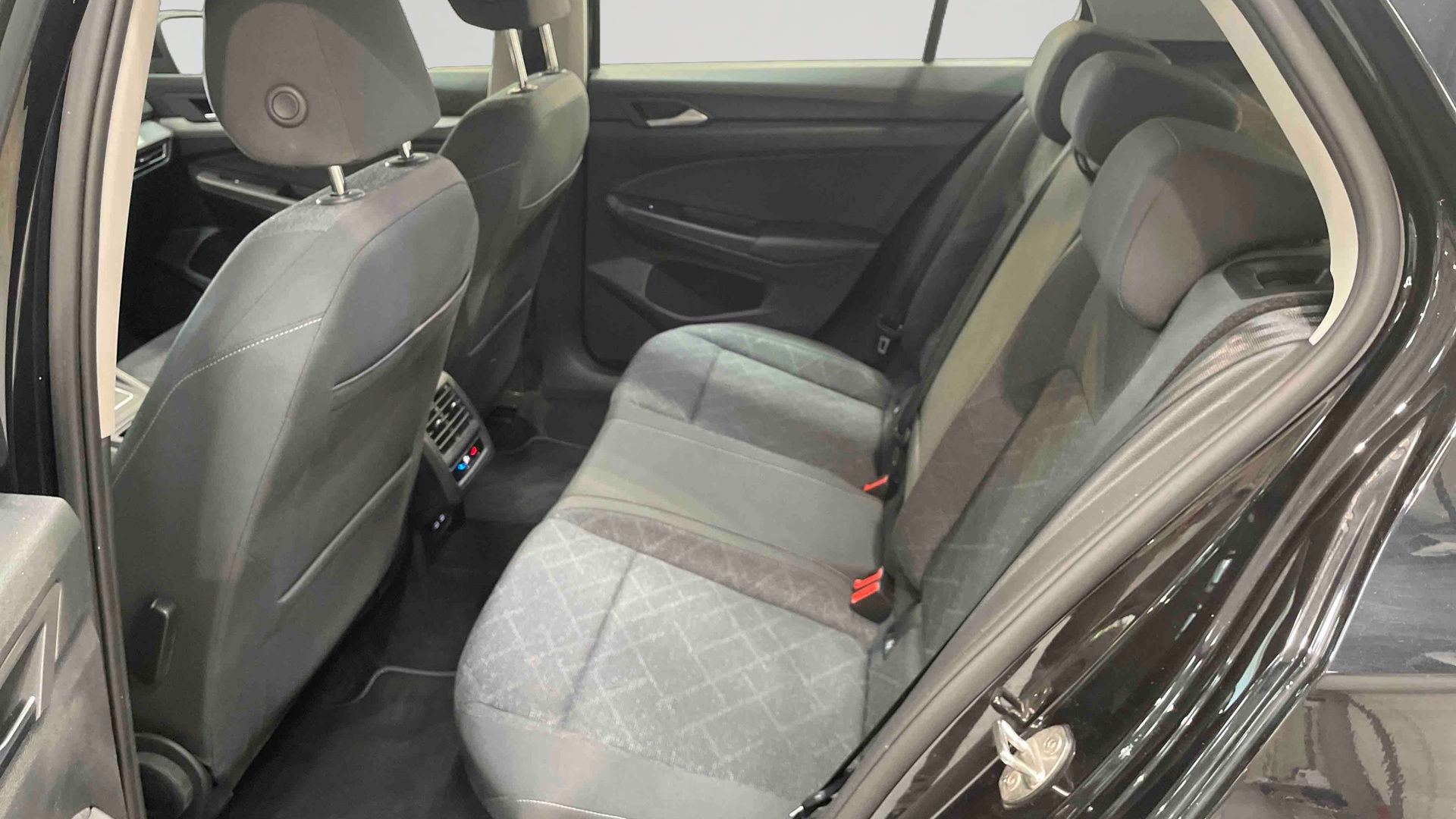 VOLKSWAGEN GOLF 1.0 eTSI OPF 110 DSG7 Life Business