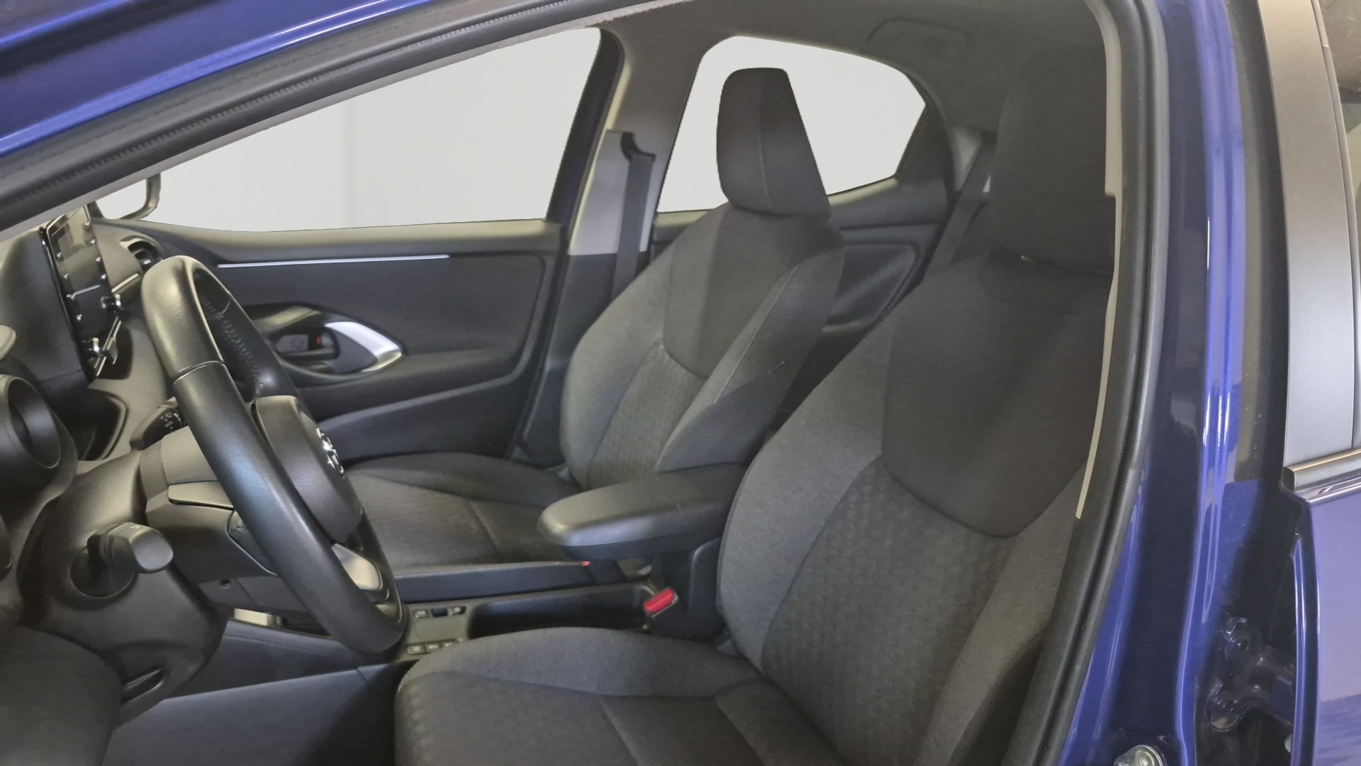 TOYOTA YARIS HYBRIDE AFFAIRES MY21 116H DESIGN