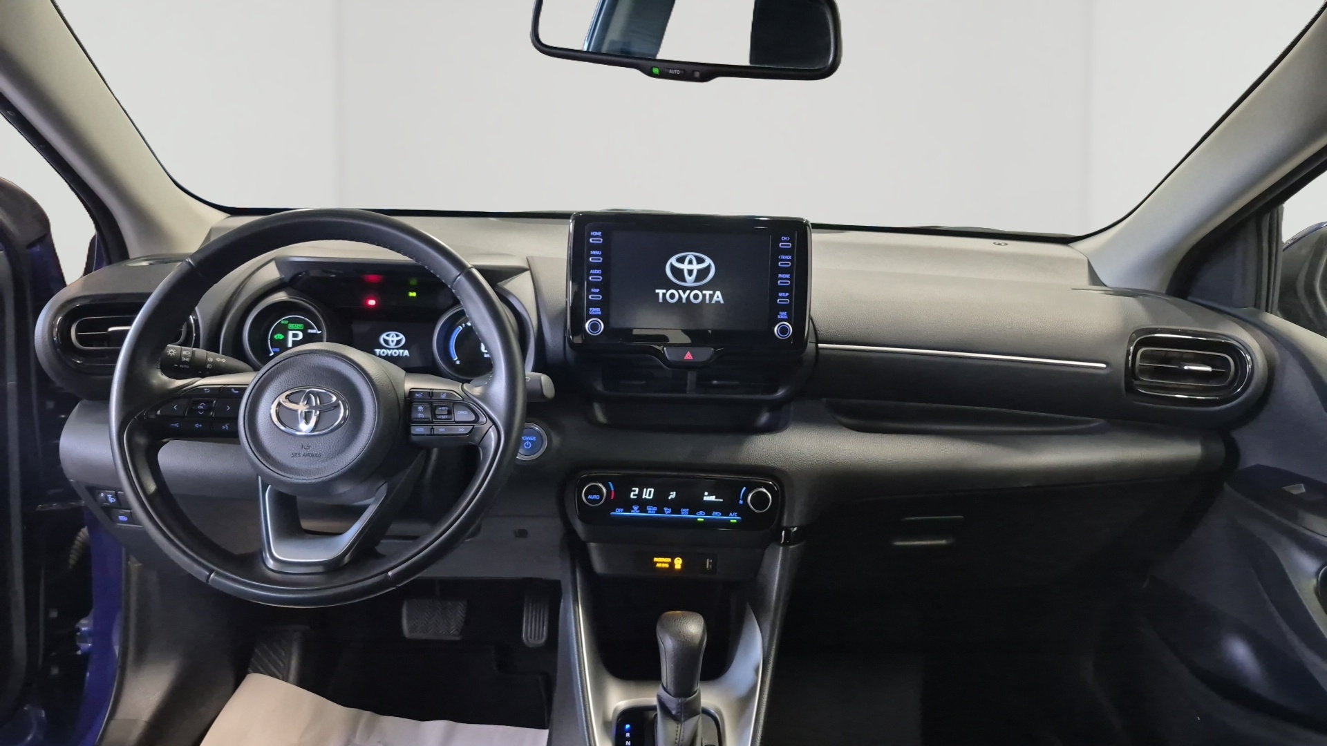 TOYOTA YARIS HYBRIDE AFFAIRES MY21 116H DESIGN