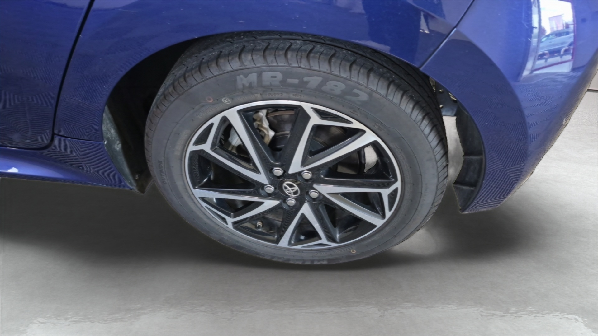 TOYOTA YARIS HYBRIDE AFFAIRES MY21 116H DESIGN