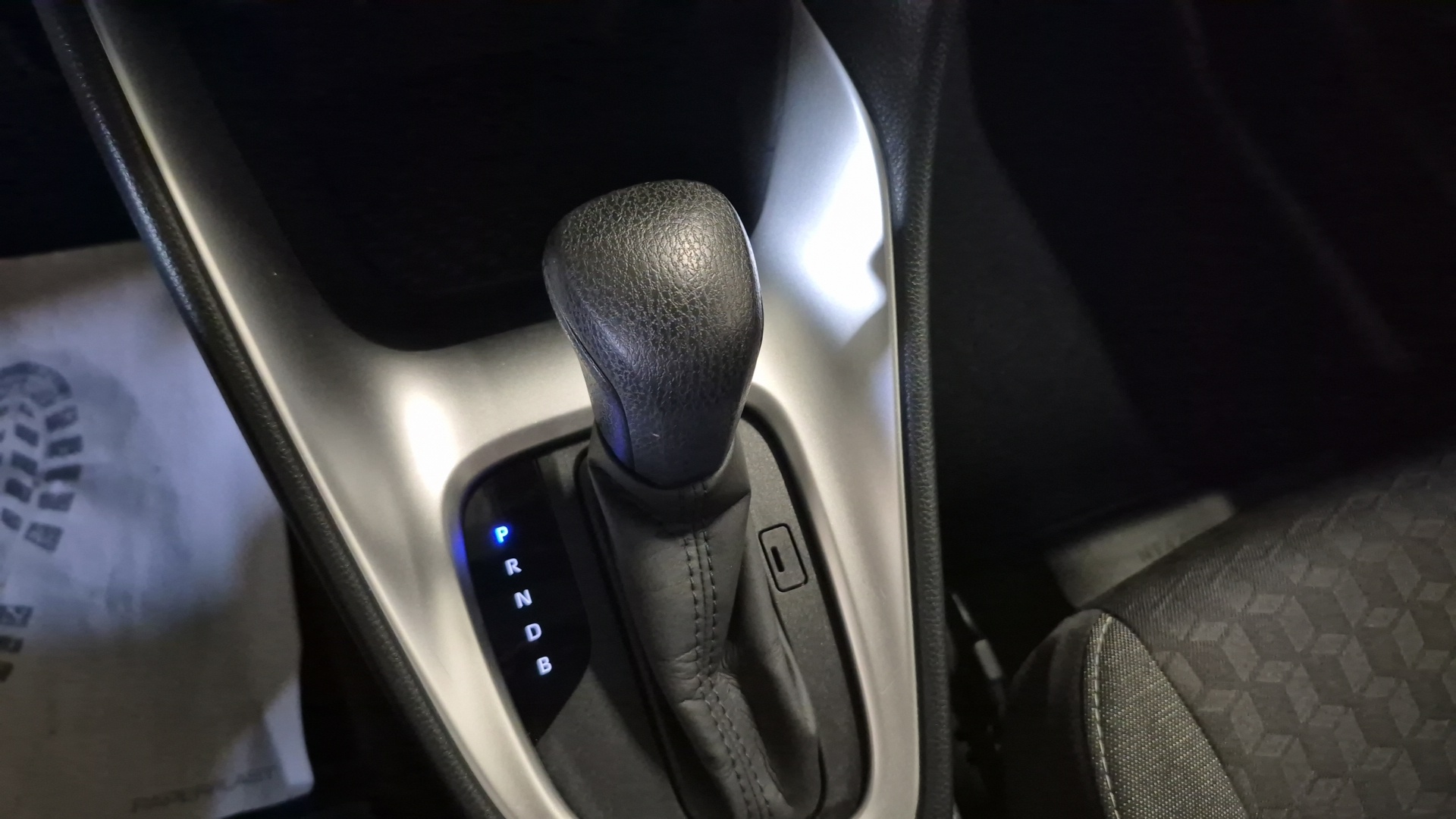 TOYOTA YARIS HYBRIDE AFFAIRES MY21 116H DESIGN
