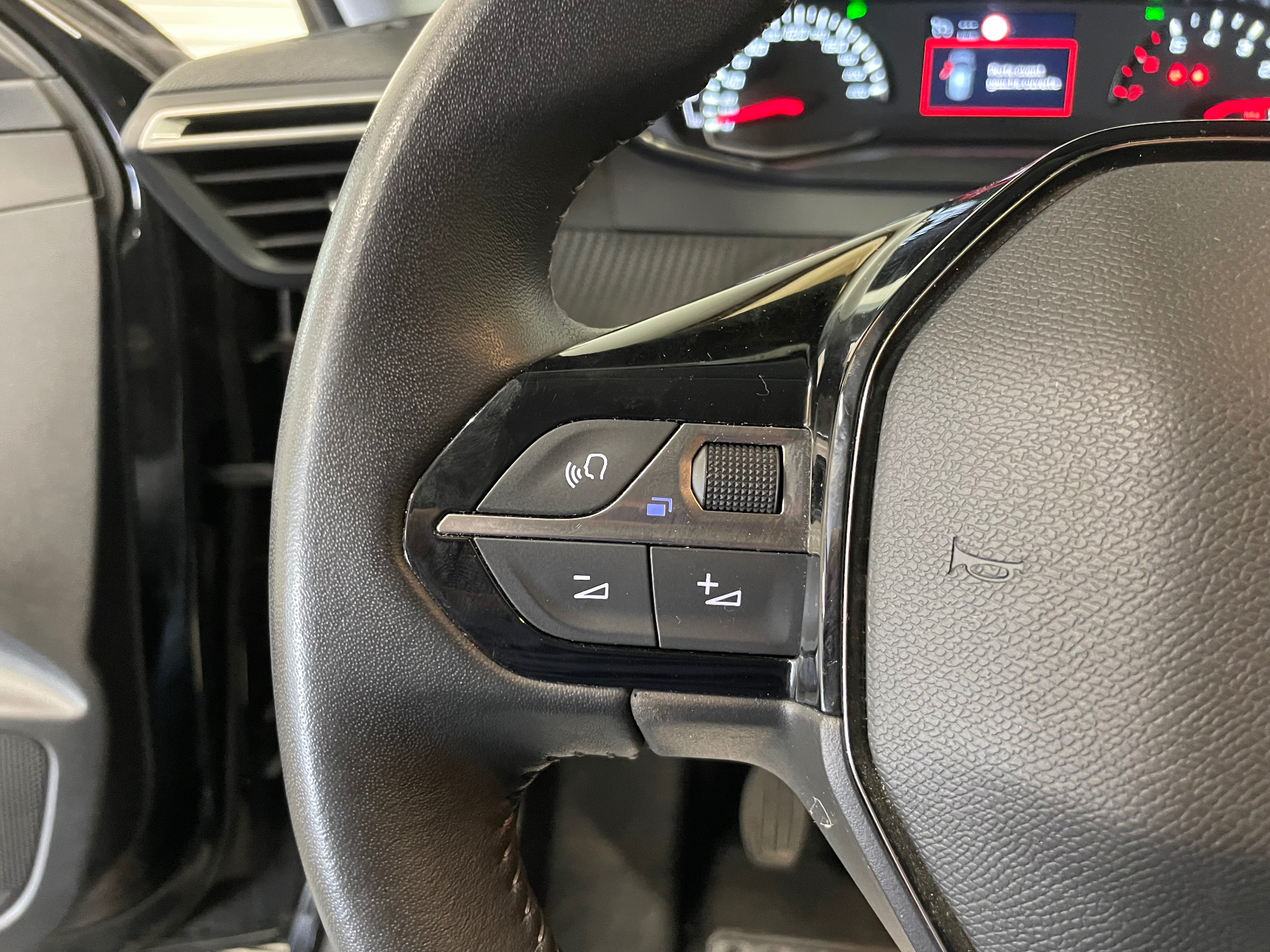 PEUGEOT 208 STYLE PURETECH 100 S&S BVM6