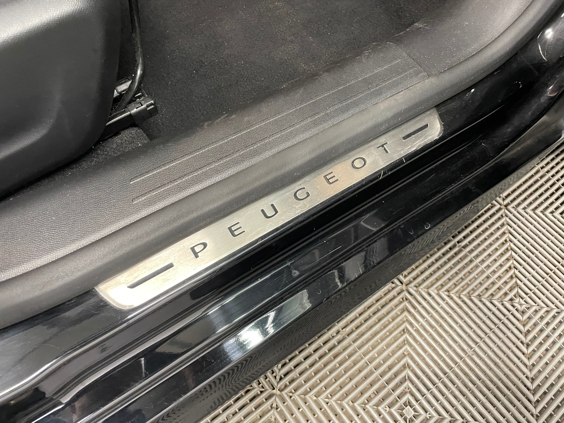 PEUGEOT 208 STYLE PURETECH 100 S&S BVM6