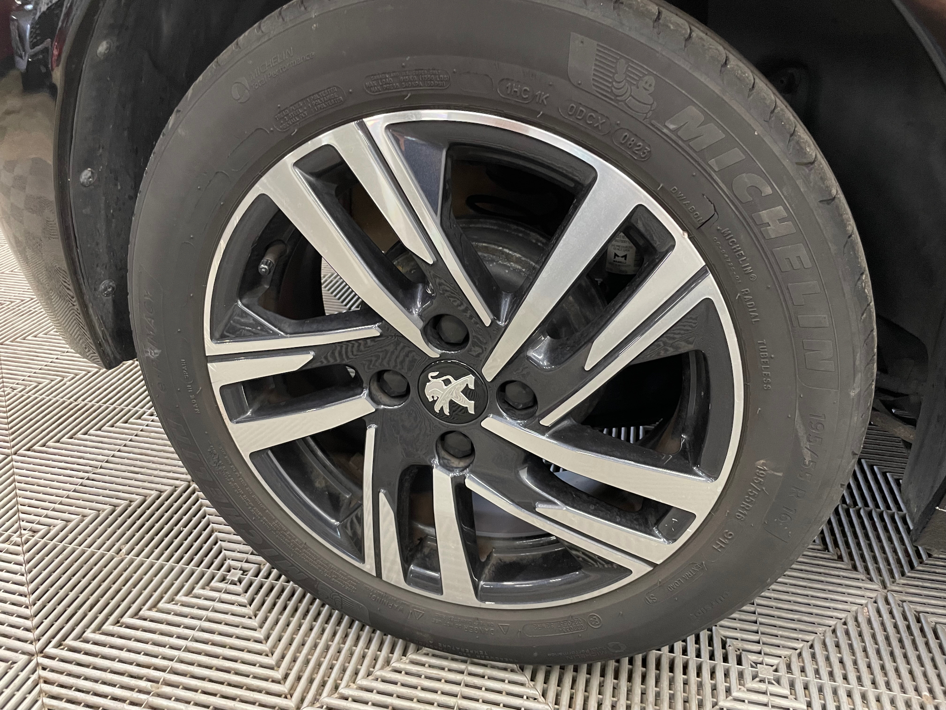 PEUGEOT 208 STYLE PURETECH 100 S&S BVM6