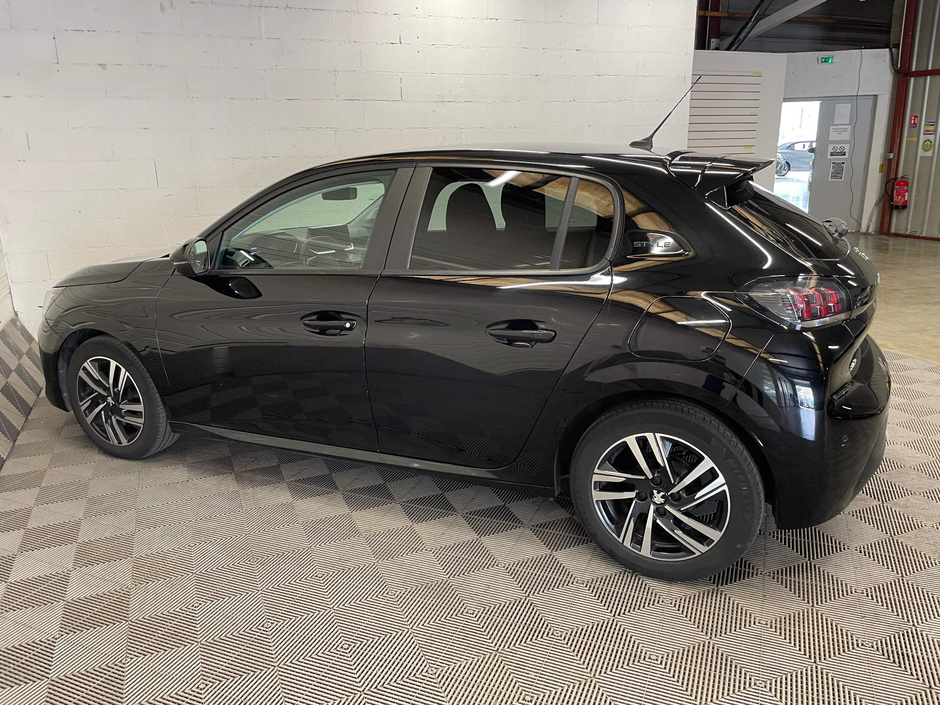 PEUGEOT 208 STYLE PURETECH 100 S&S BVM6