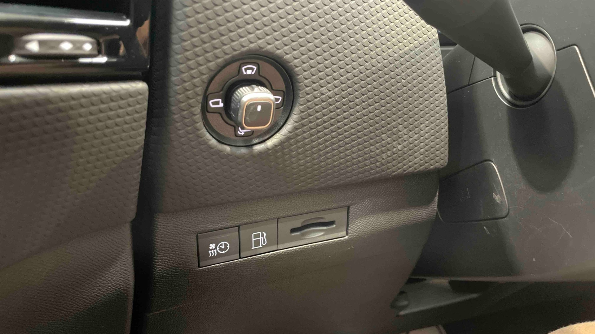 DS DS 4 Hybride E-Tense 225 EAT8 Rivoli - 5P