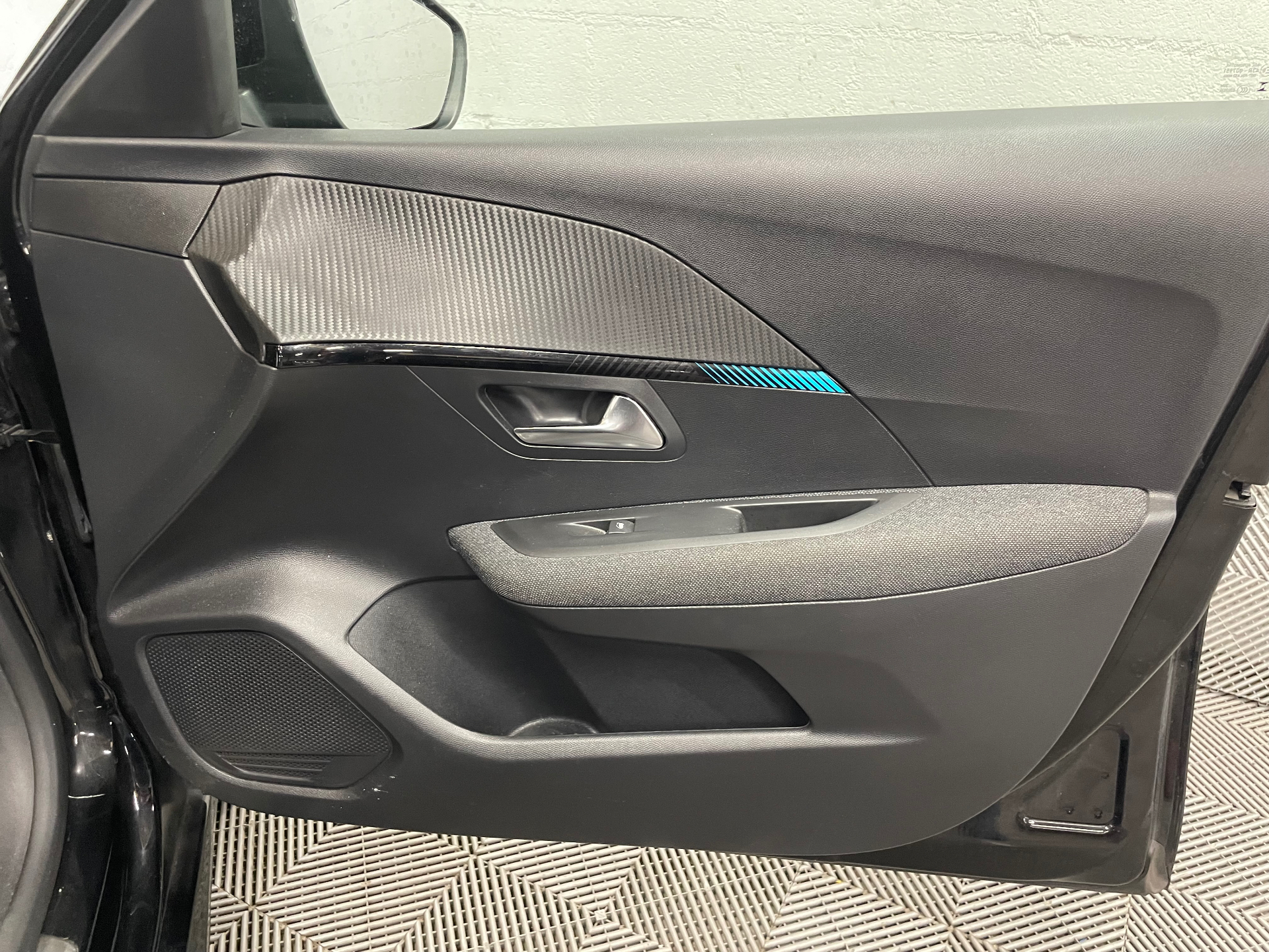 PEUGEOT 208 STYLE PURETECH 100 S&S BVM6