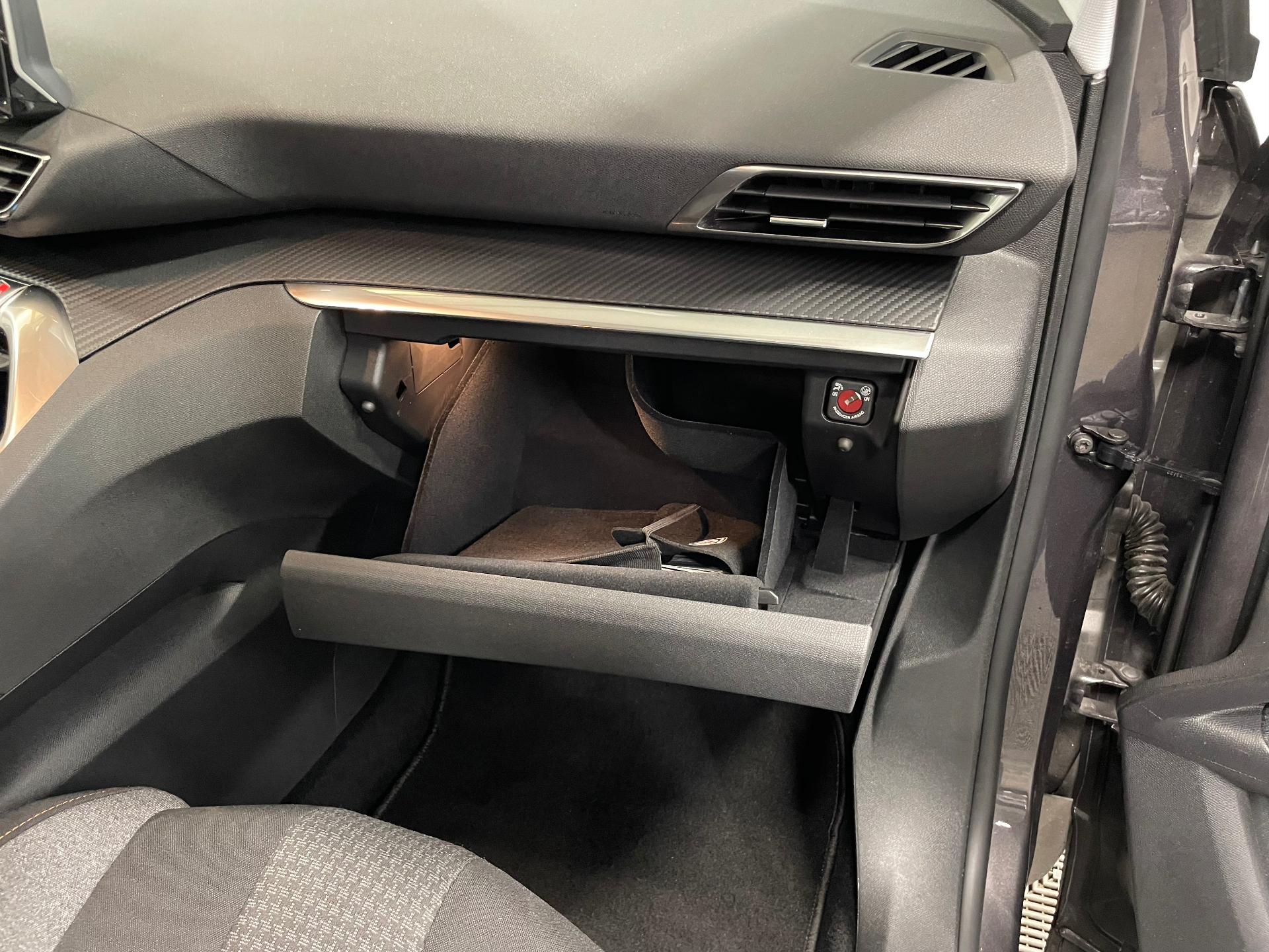PEUGEOT 3008 BlueHDi 130ch S&S EAT8 Active Pack