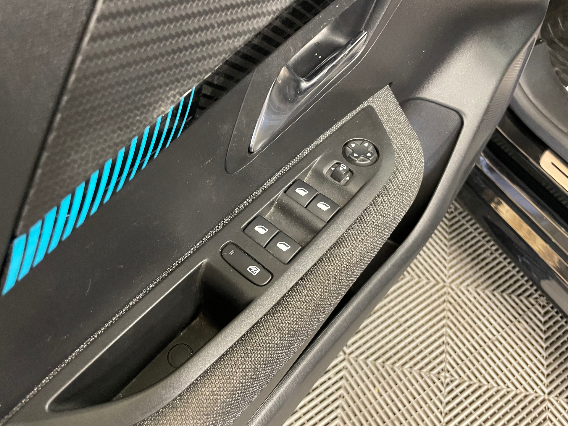PEUGEOT 208 STYLE PURETECH 100 S&S BVM6
