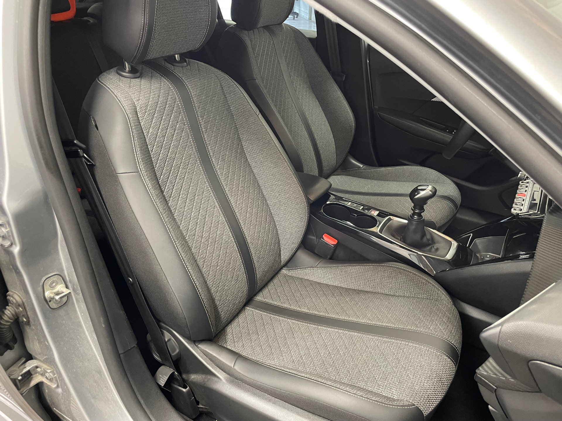 PEUGEOT 208 PureTech 100 S&S BVM6 Allure