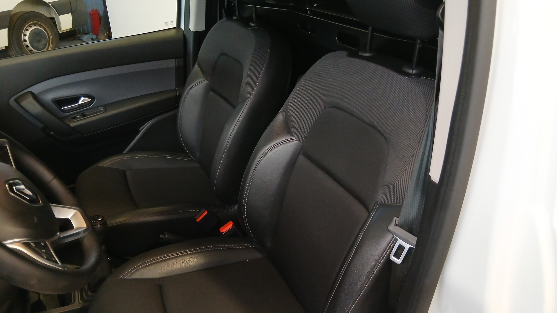 RENAULT EXPRESS VAN BLUE DCI 95 - 22 CONFORT