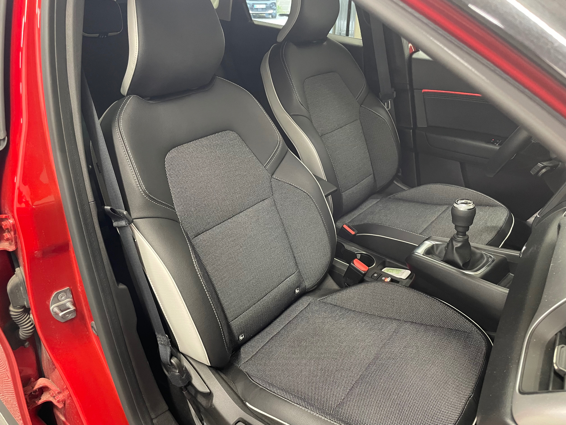 RENAULT CAPTUR techno mild hybrid 140