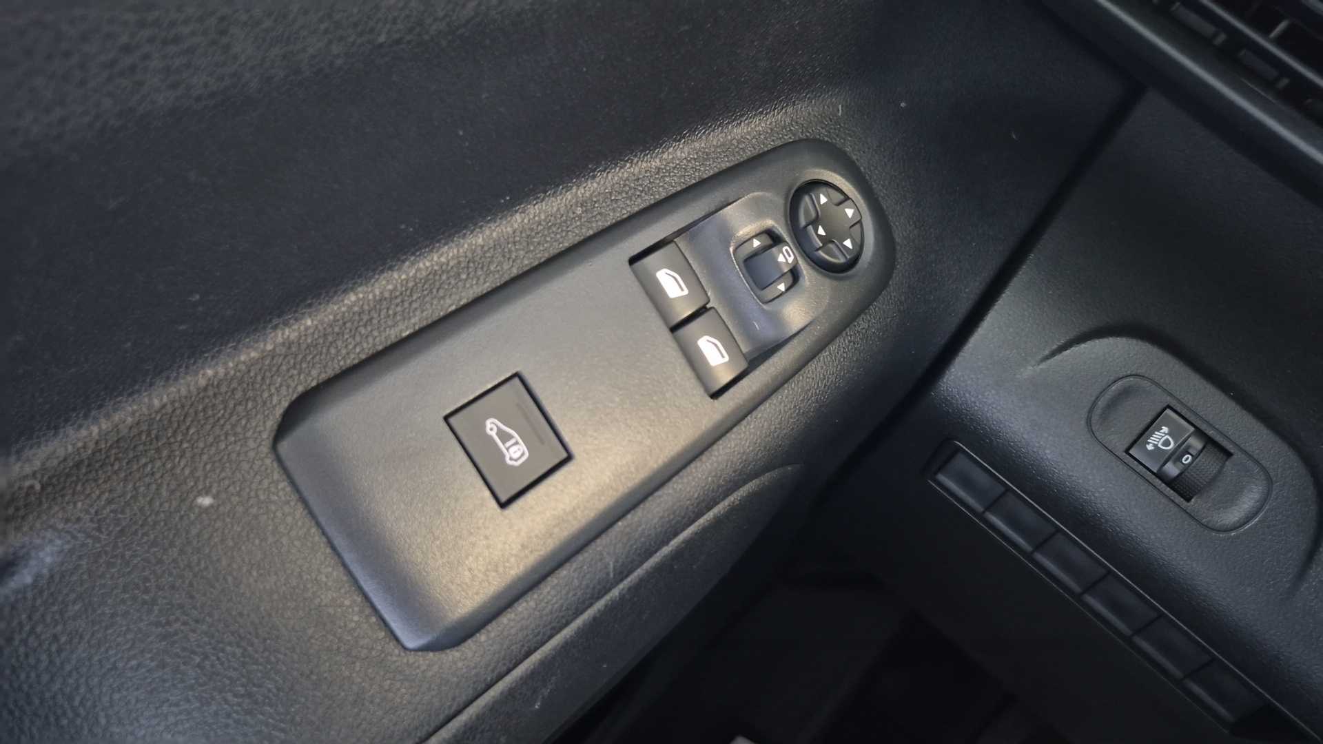 PEUGEOT PARTNER FOURGON STANDARD 650 KG BLUEHDI 100 S&S BVM6 ASPHALT