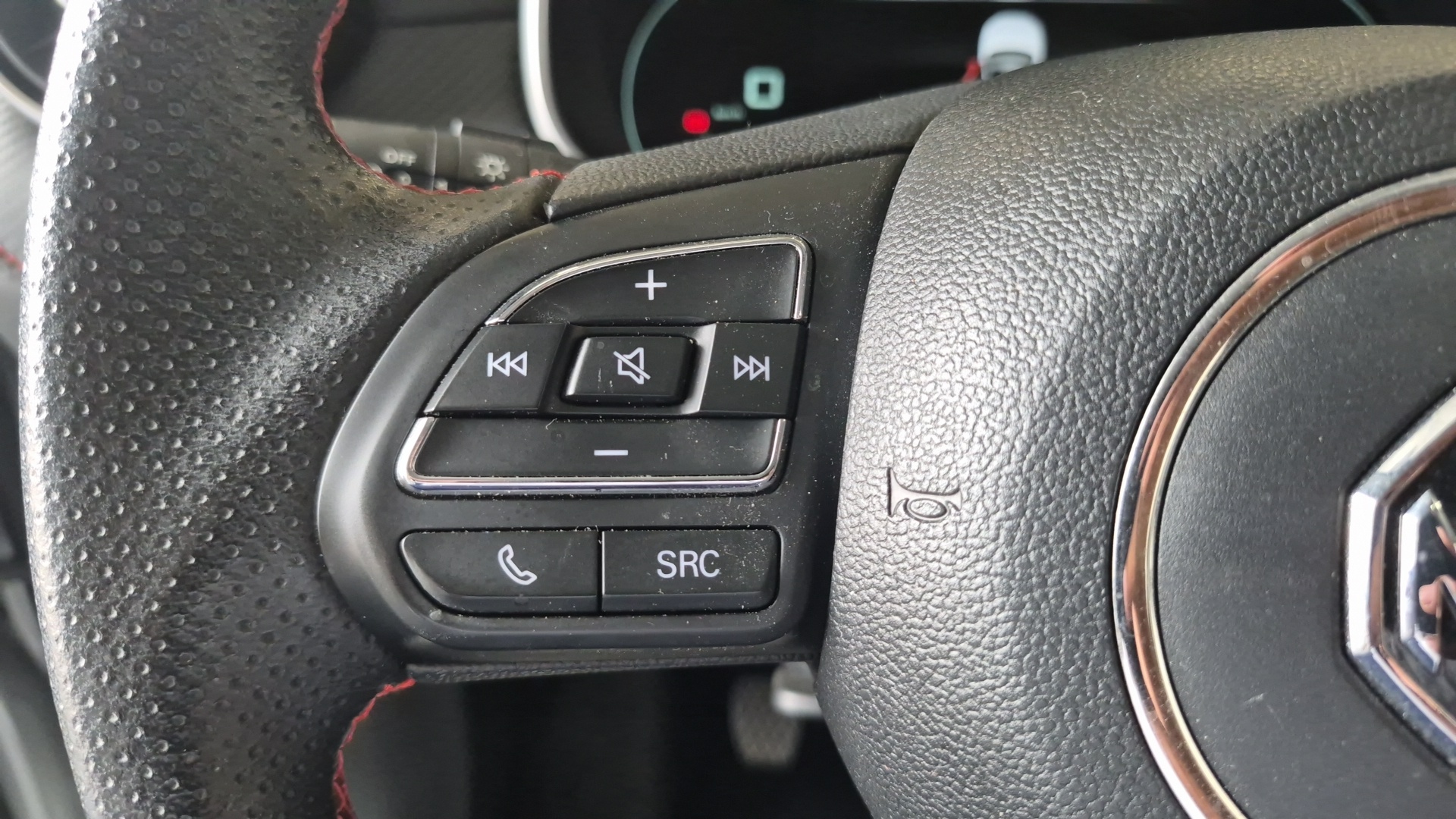 MG ZS ZS ESSENCE 106 CH LUXURY