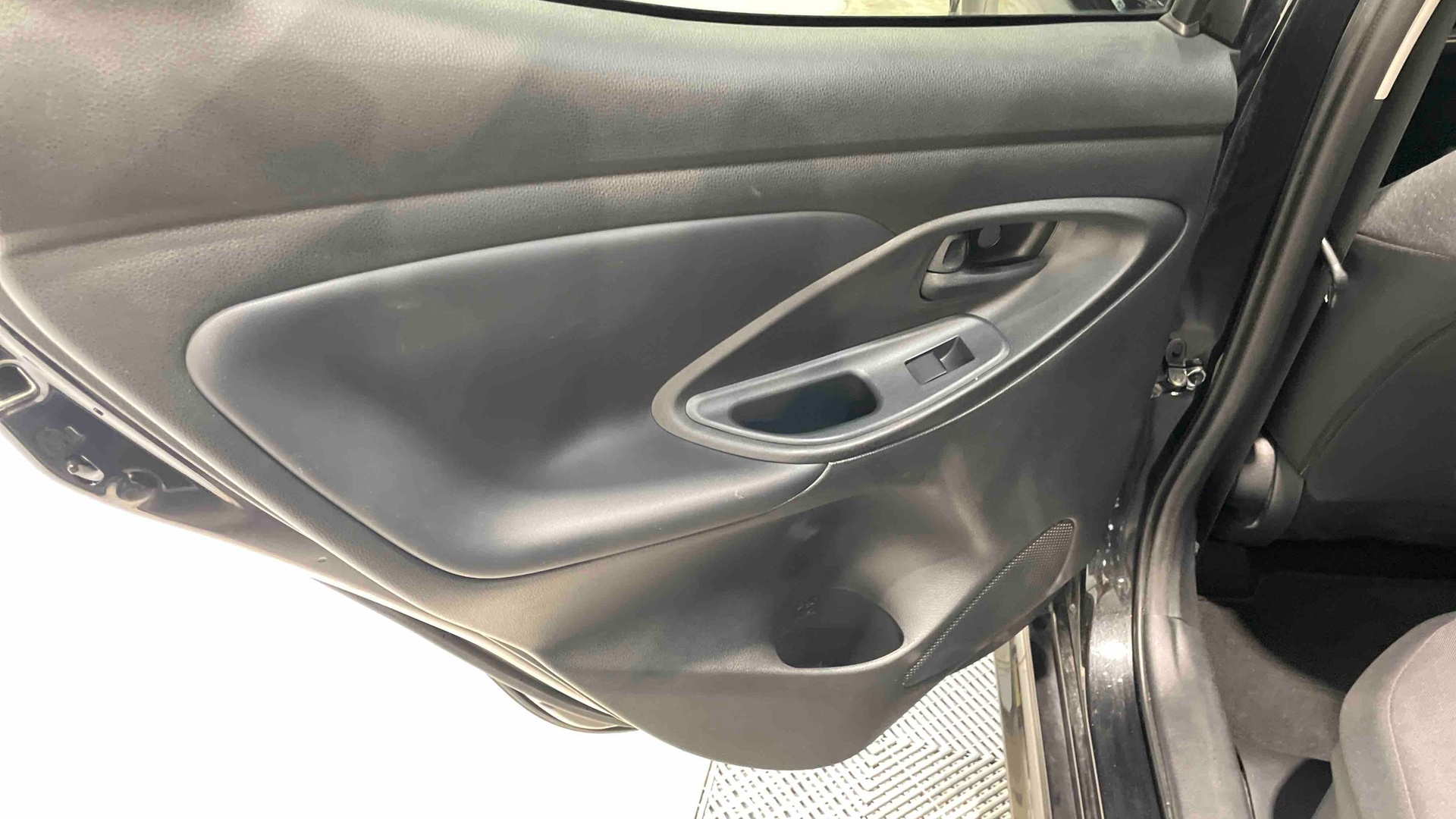 TOYOTA YARIS HYBRIDE MY21 116h Design