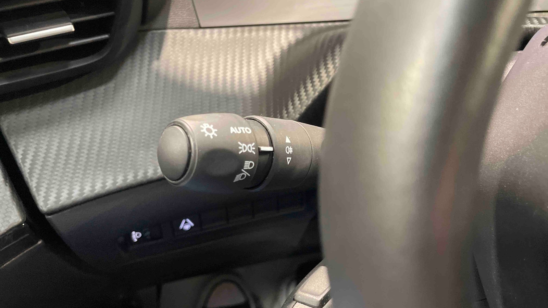 PEUGEOT 2008 PureTech 130 S&S EAT8 Allure - 5P