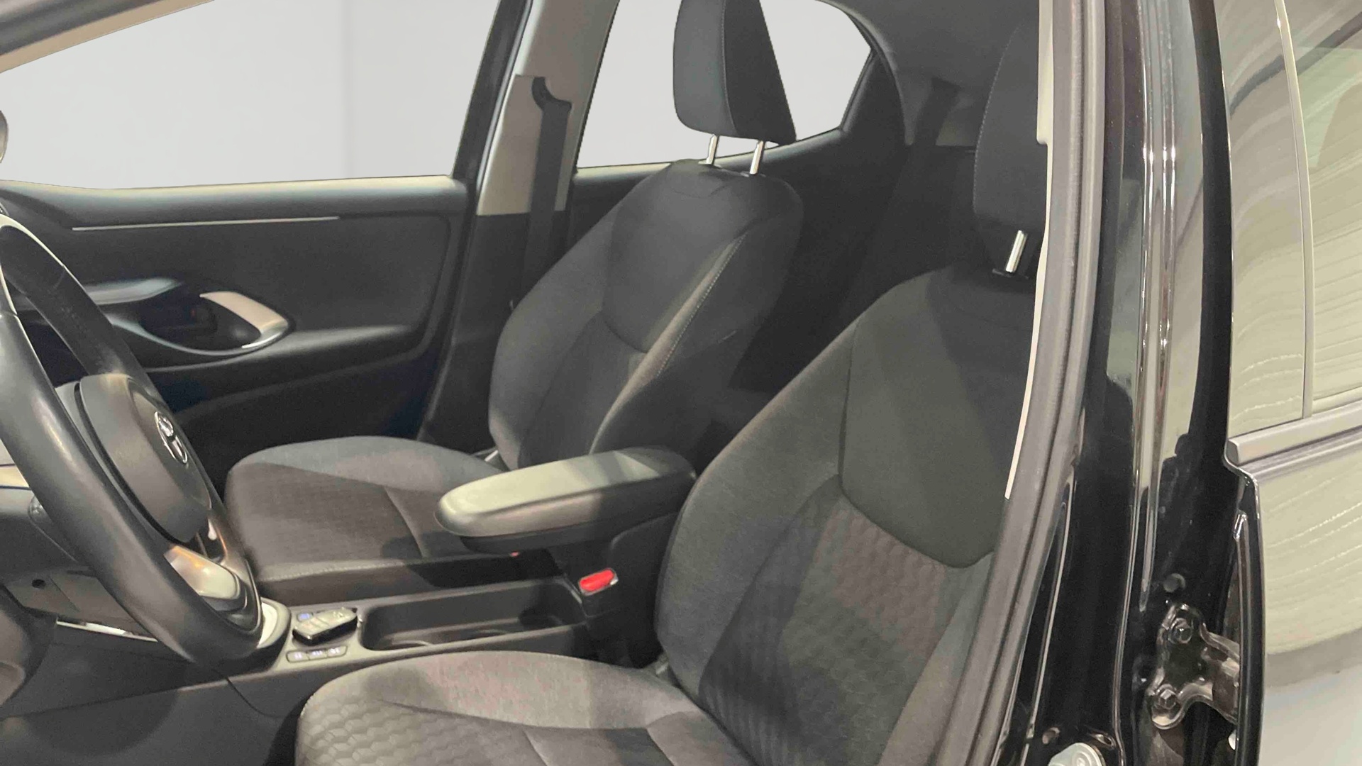 TOYOTA YARIS HYBRIDE MY21 116h Design