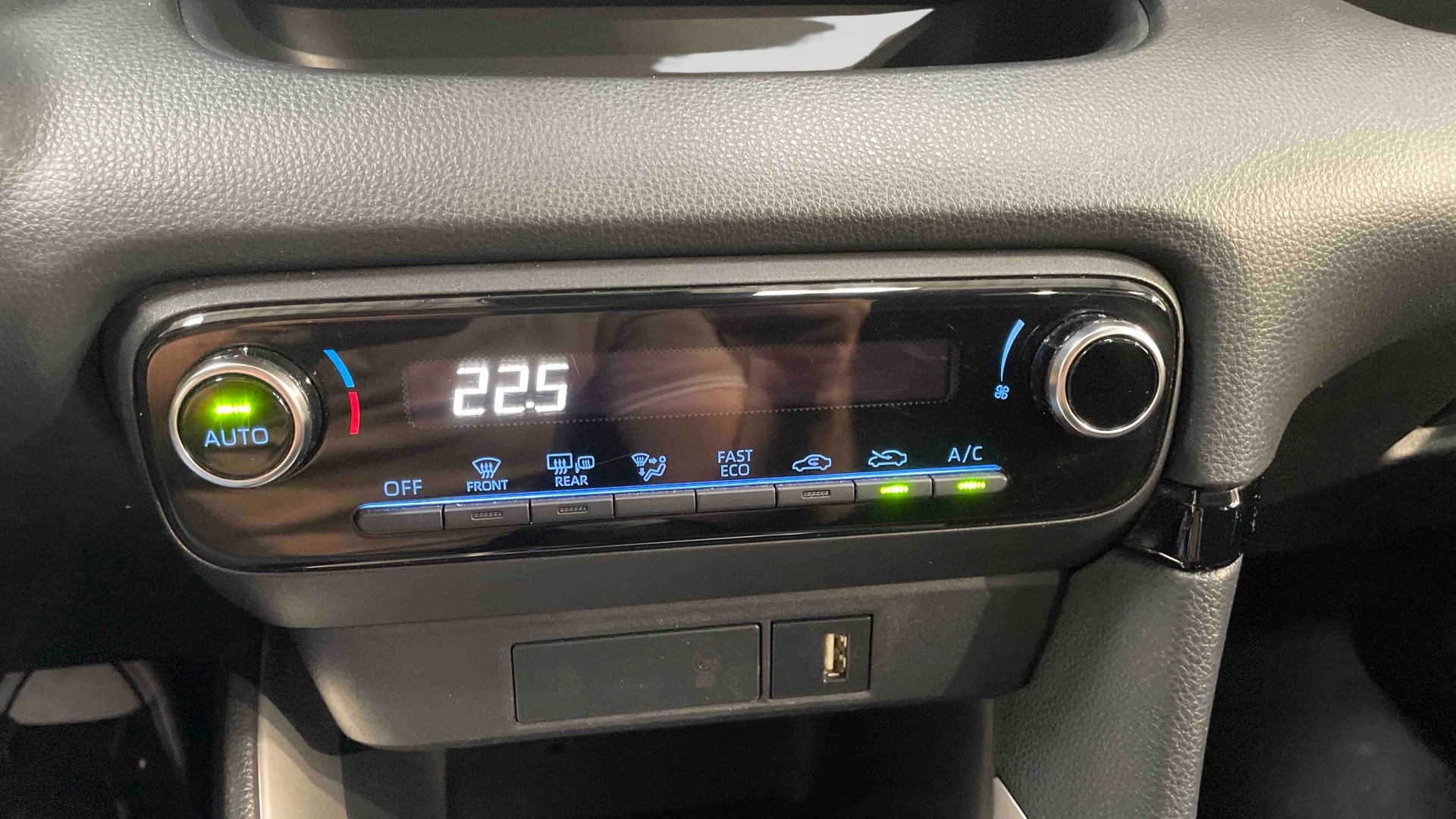 TOYOTA YARIS HYBRIDE MY21 116h Design