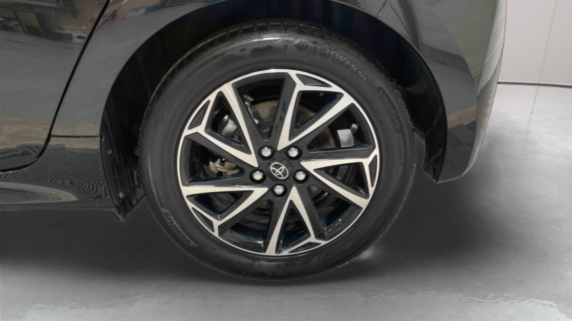 TOYOTA YARIS HYBRIDE MY21 116h Design