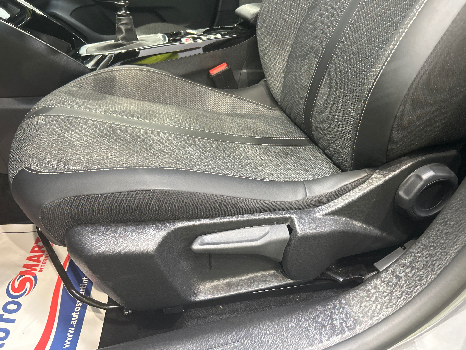 PEUGEOT 208 Allure 100 ch BVM6