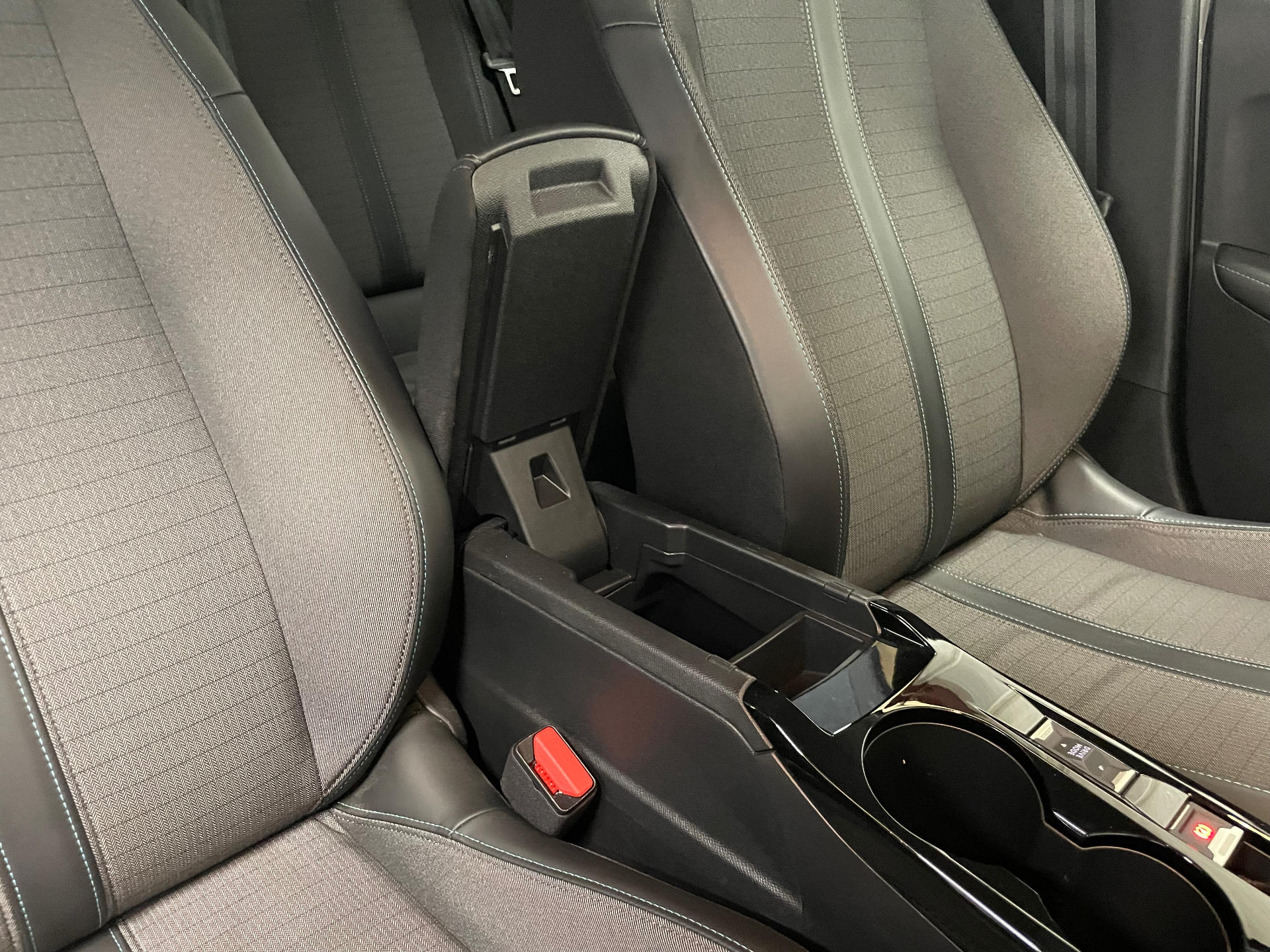 PEUGEOT 208 ALLURE PURETECH 100 BVM