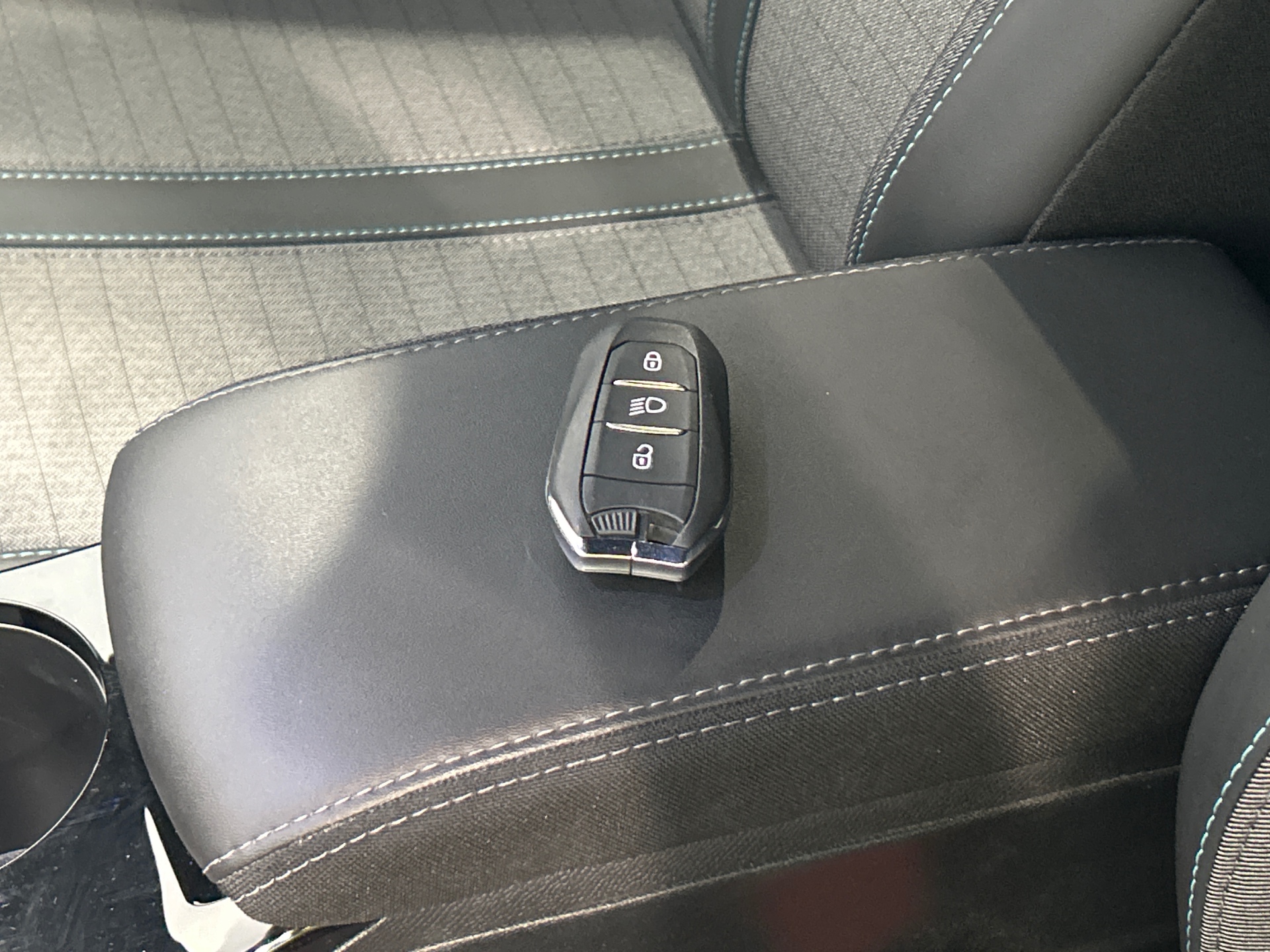 PEUGEOT 2008 PACK PT 130 S&S BVM6