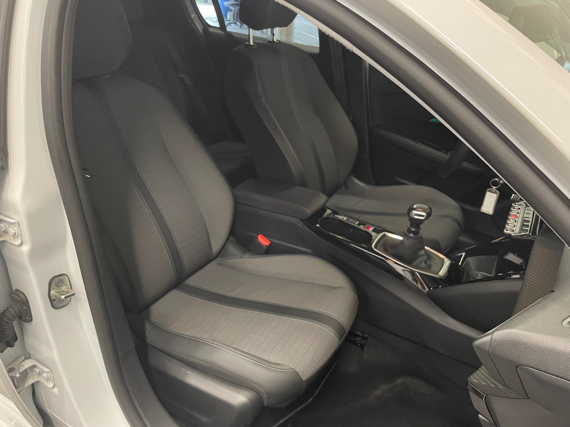 PEUGEOT 208 ALLURE PURETECH 100 BVM