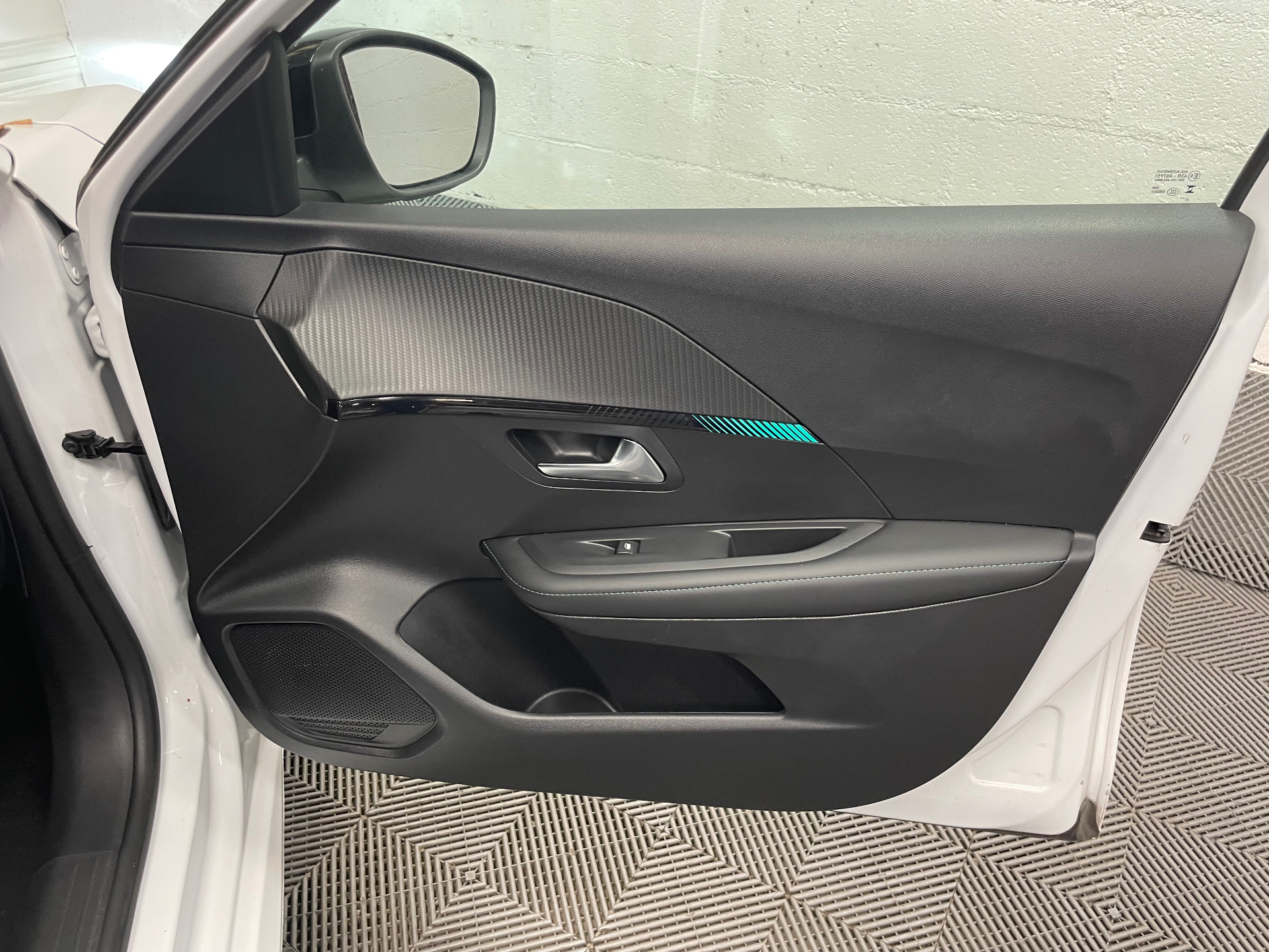 PEUGEOT 208 ALLURE PURETECH 100 BVM
